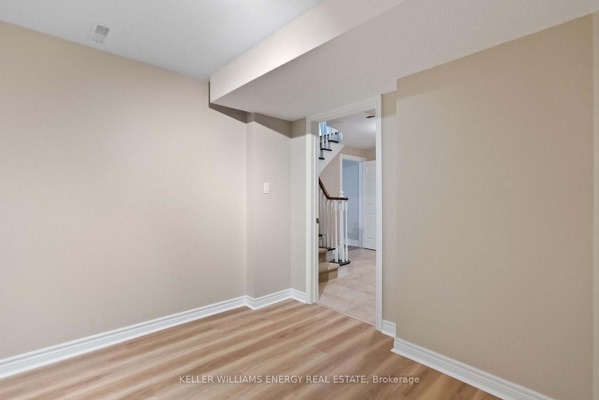 Photo 36 of 807 Regal Crescent, Pickering, Dunbarton — HOMEH