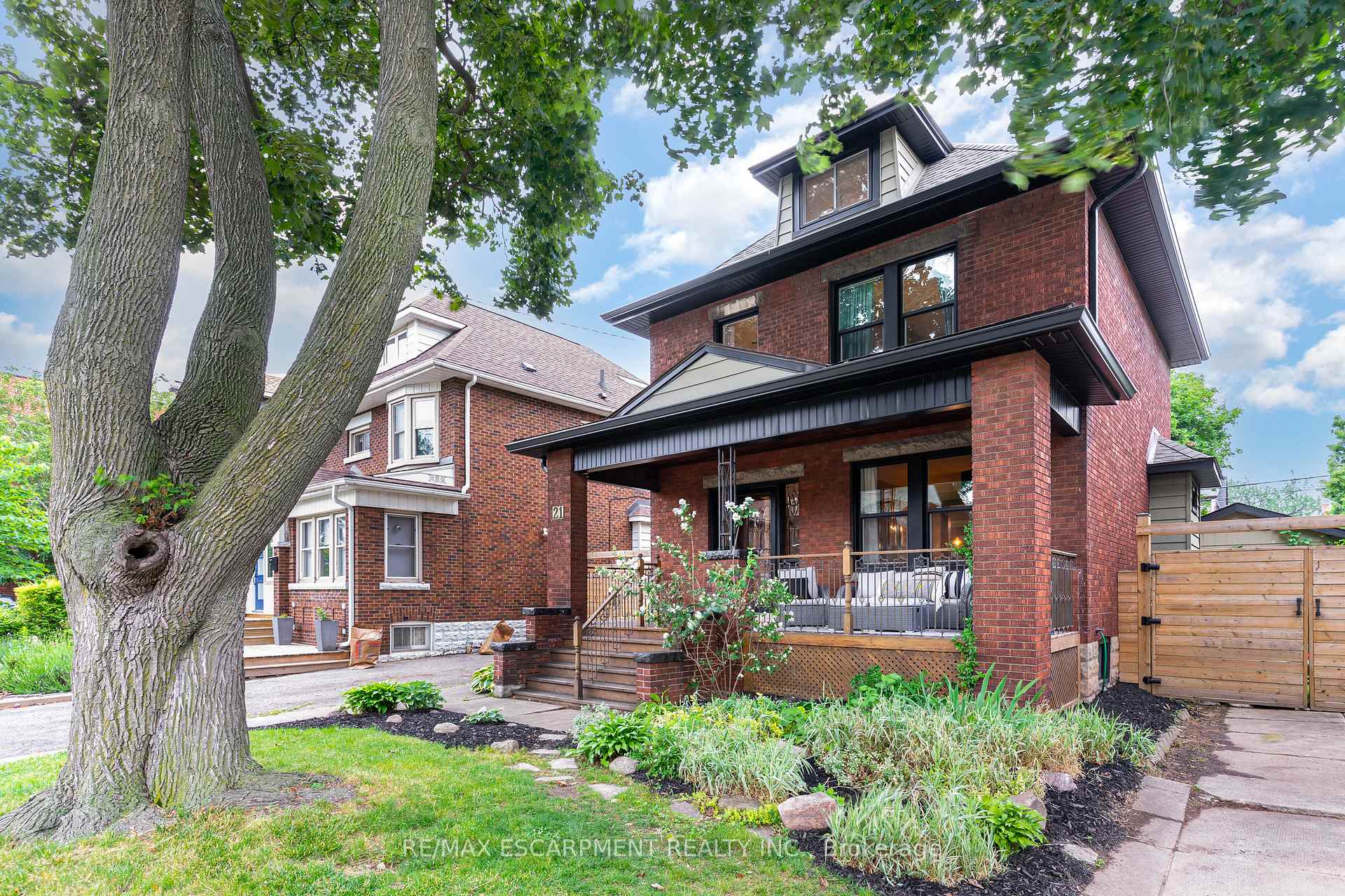 Photo 1 of 21 Prospect Street S, Hamilton, Stipley — HOMEH