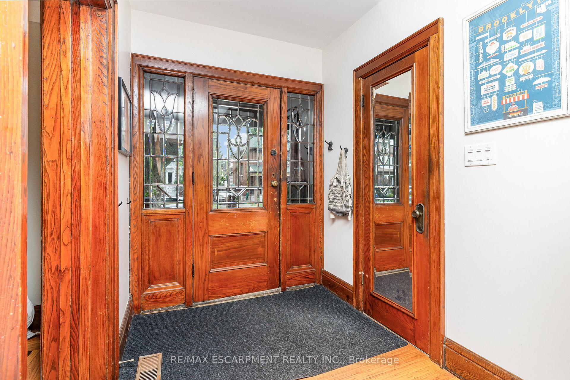 Photo 2 of 21 Prospect Street S, Hamilton, Stipley — HOMEH