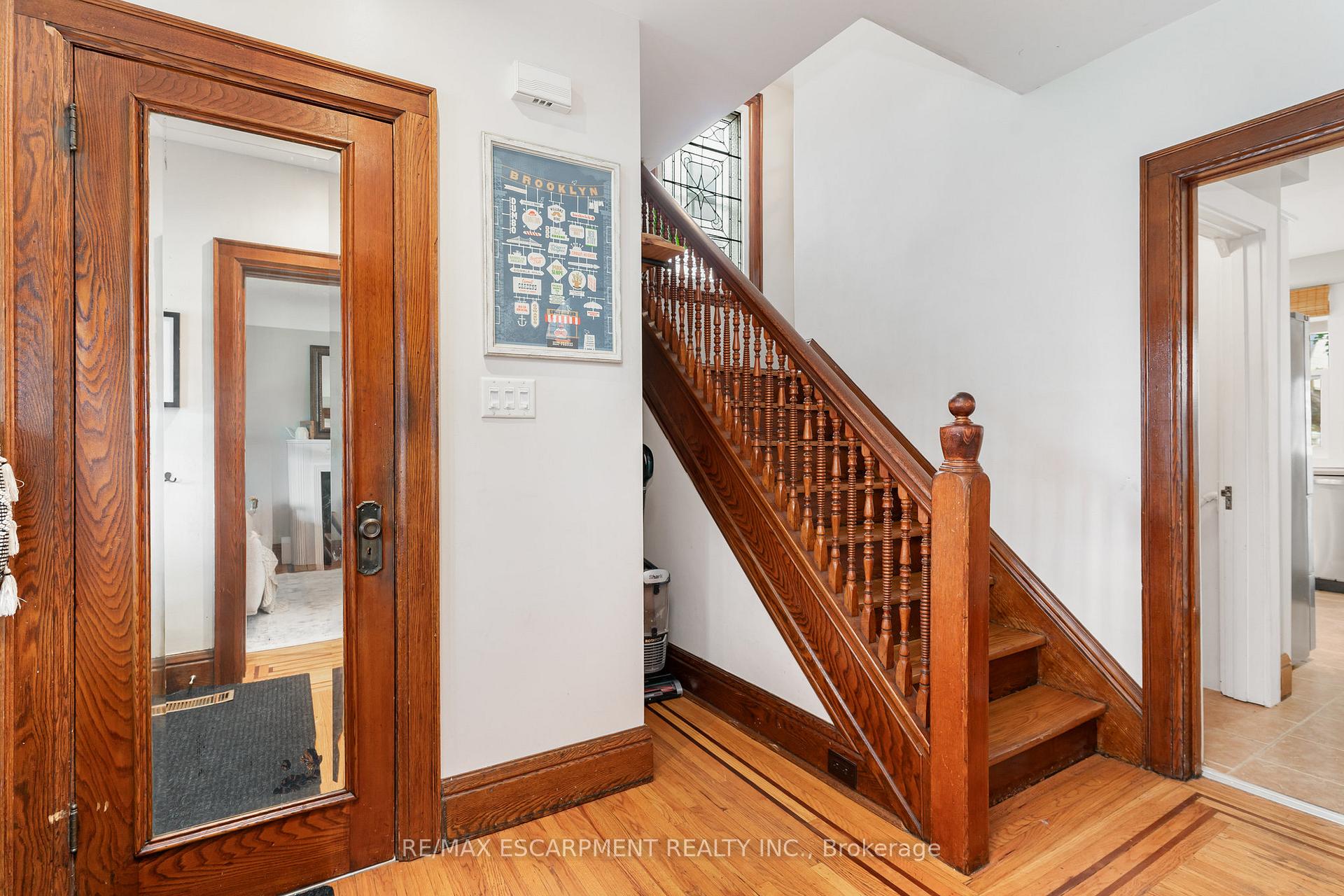 Photo 8 of 21 Prospect Street S, Hamilton, Stipley — HOMEH
