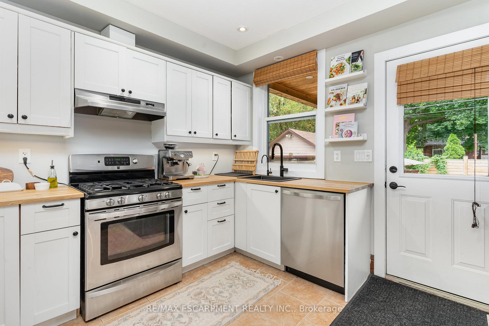 Photo 17 of 21 Prospect Street S, Hamilton, Stipley — HOMEH
