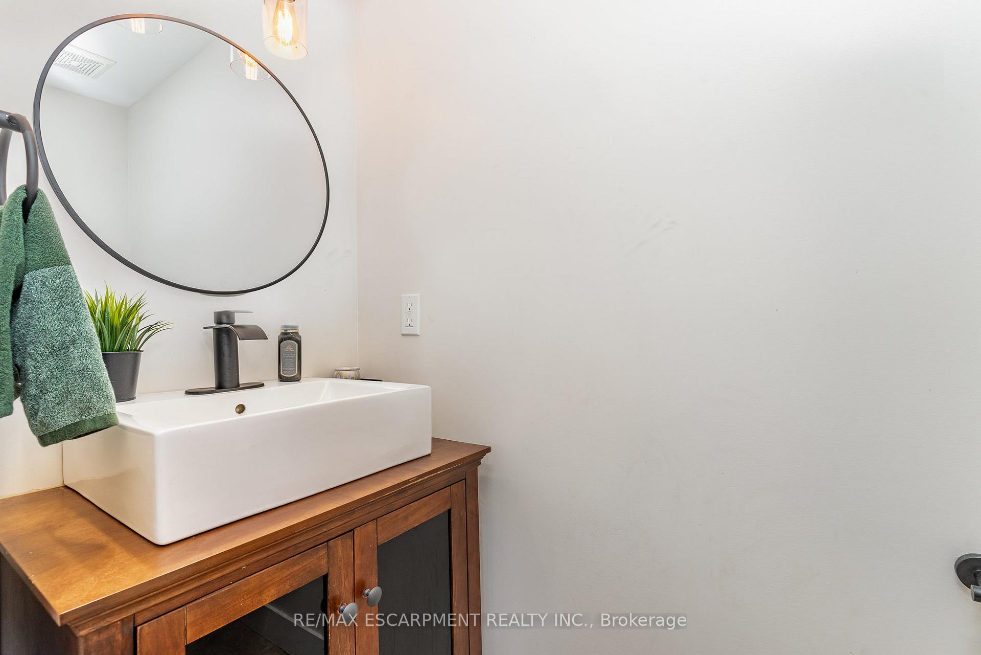 Photo 12 of 21 Prospect Street S, Hamilton, Stipley — HOMEH
