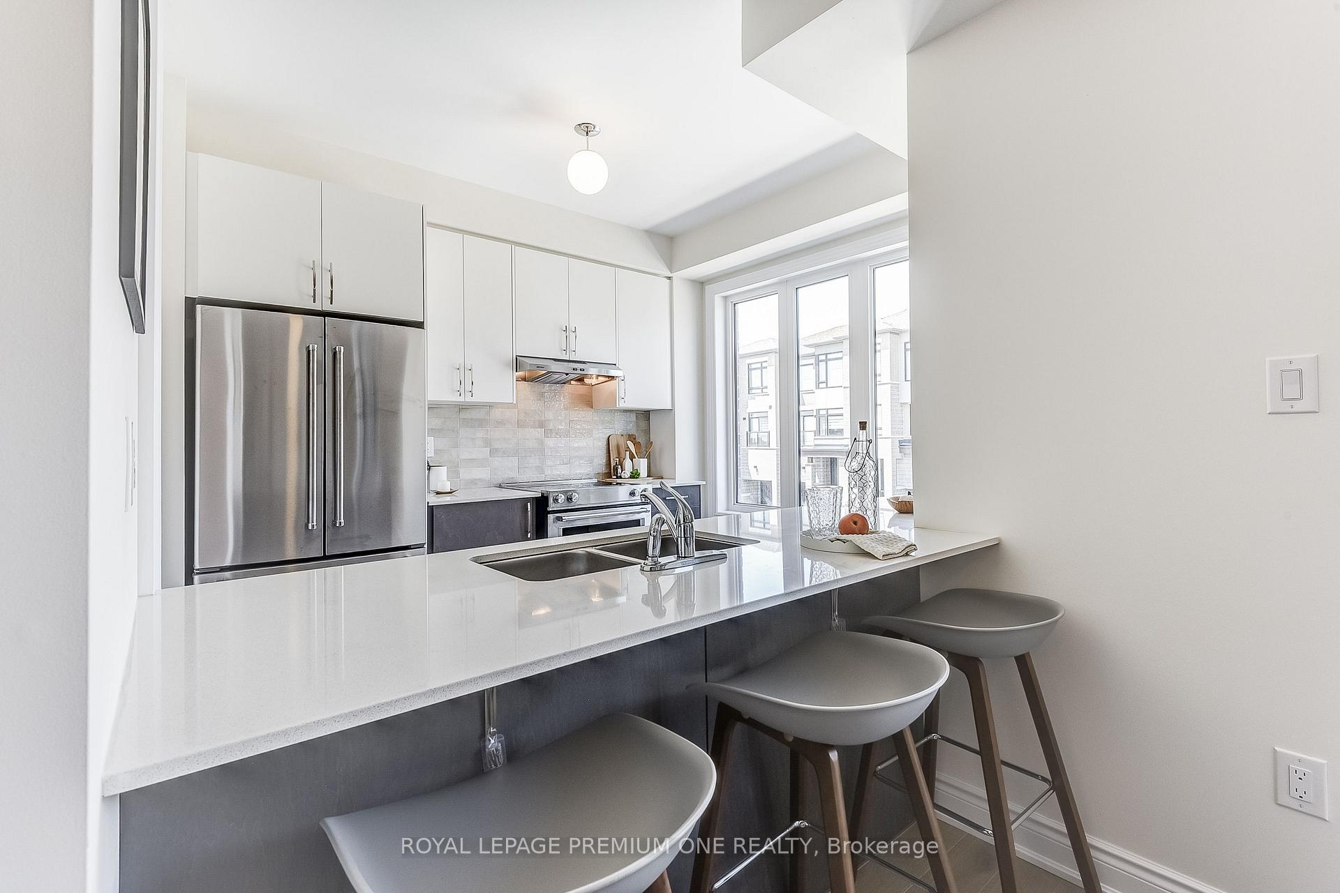 Photo 15 of 71 Tennant Circle N, Vaughan, Vellore Village — HOMEH