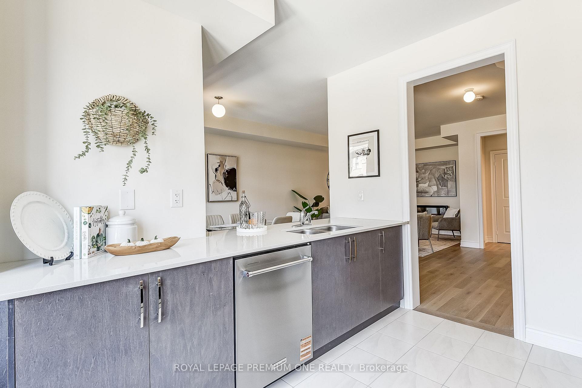 Photo 12 of 71 Tennant Circle N, Vaughan, Vellore Village — HOMEH