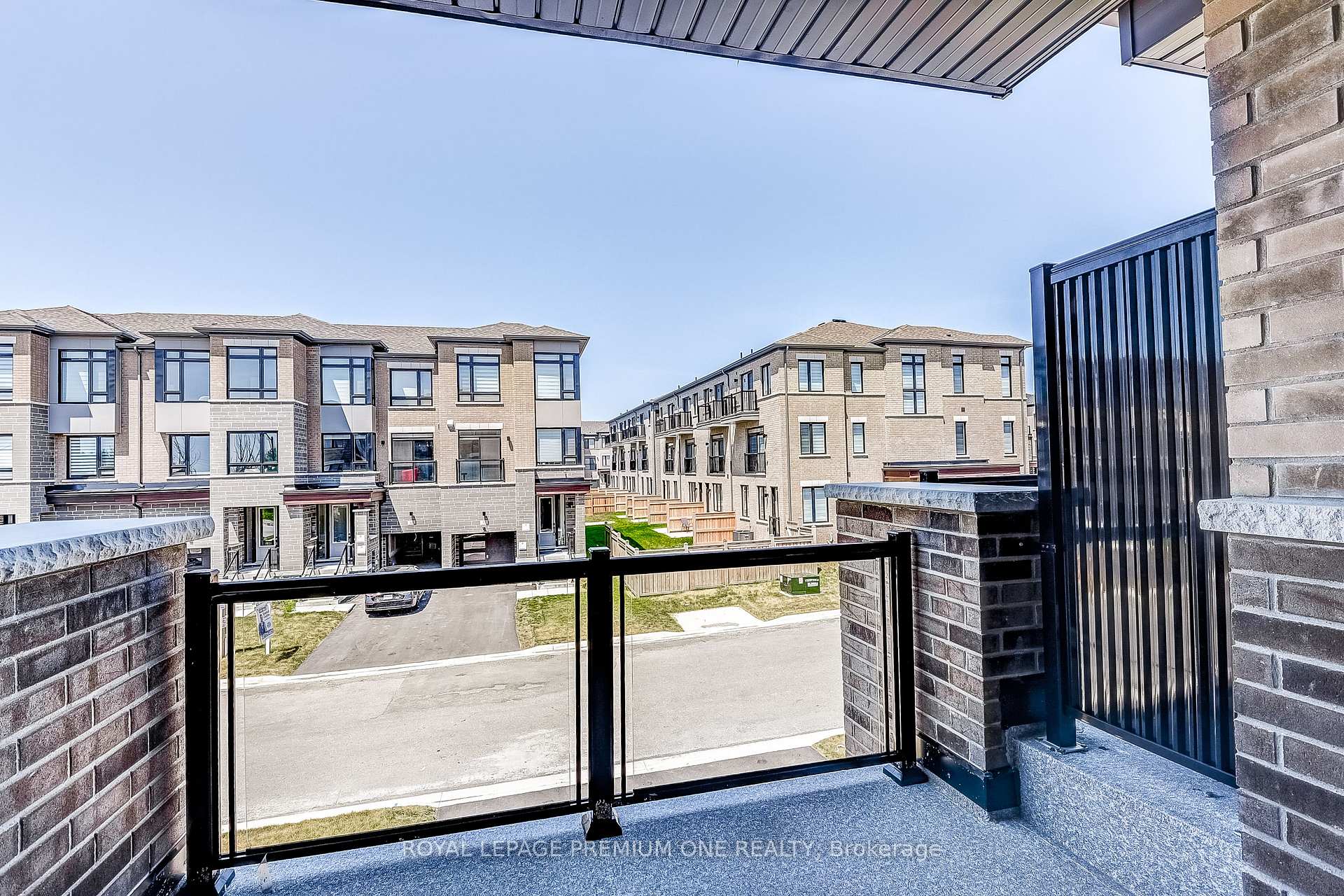 Photo 16 of 71 Tennant Circle N, Vaughan, Vellore Village — HOMEH