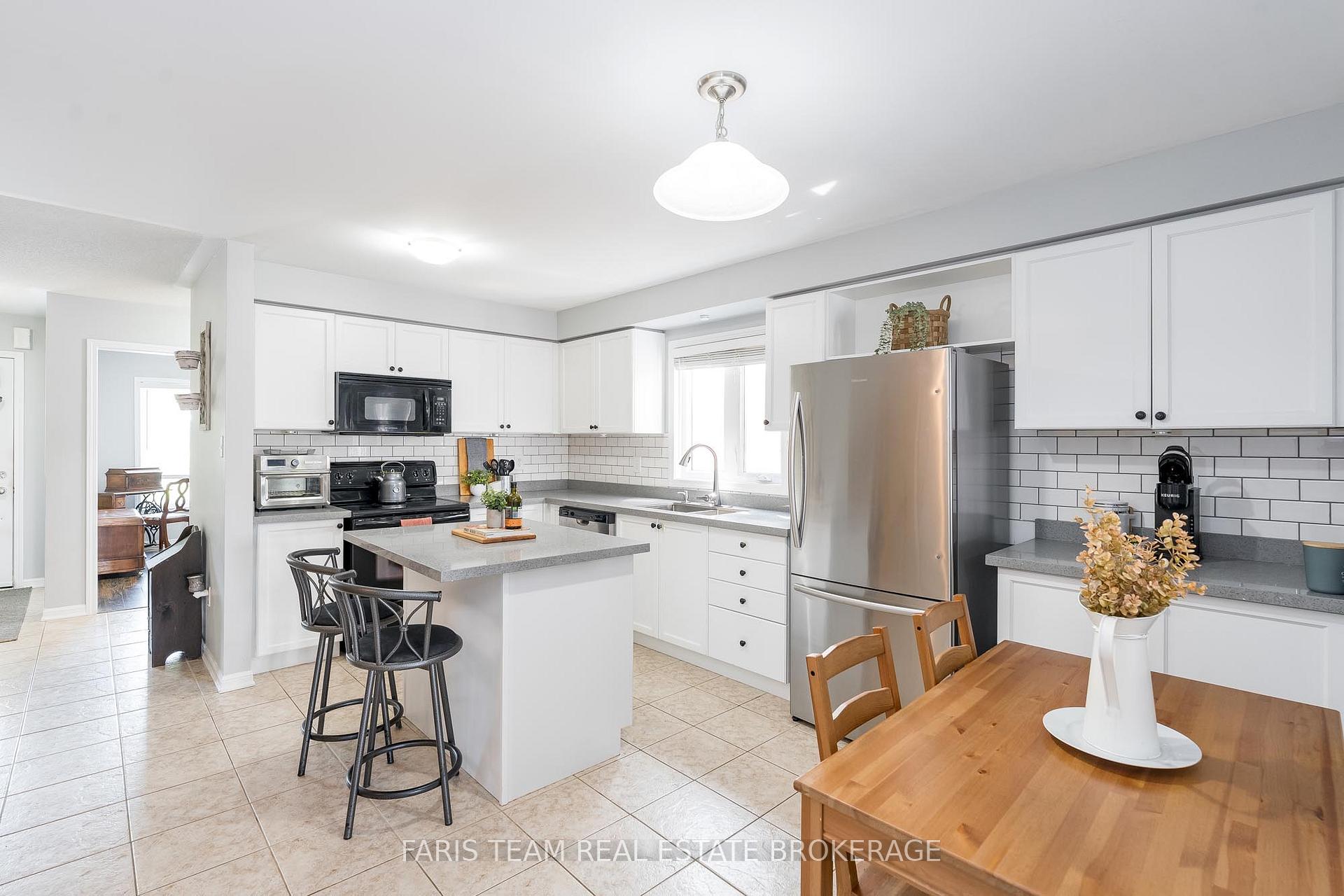 Photo 5 of 4 Callander Crescent, New Tecumseth, Alliston — HOMEH