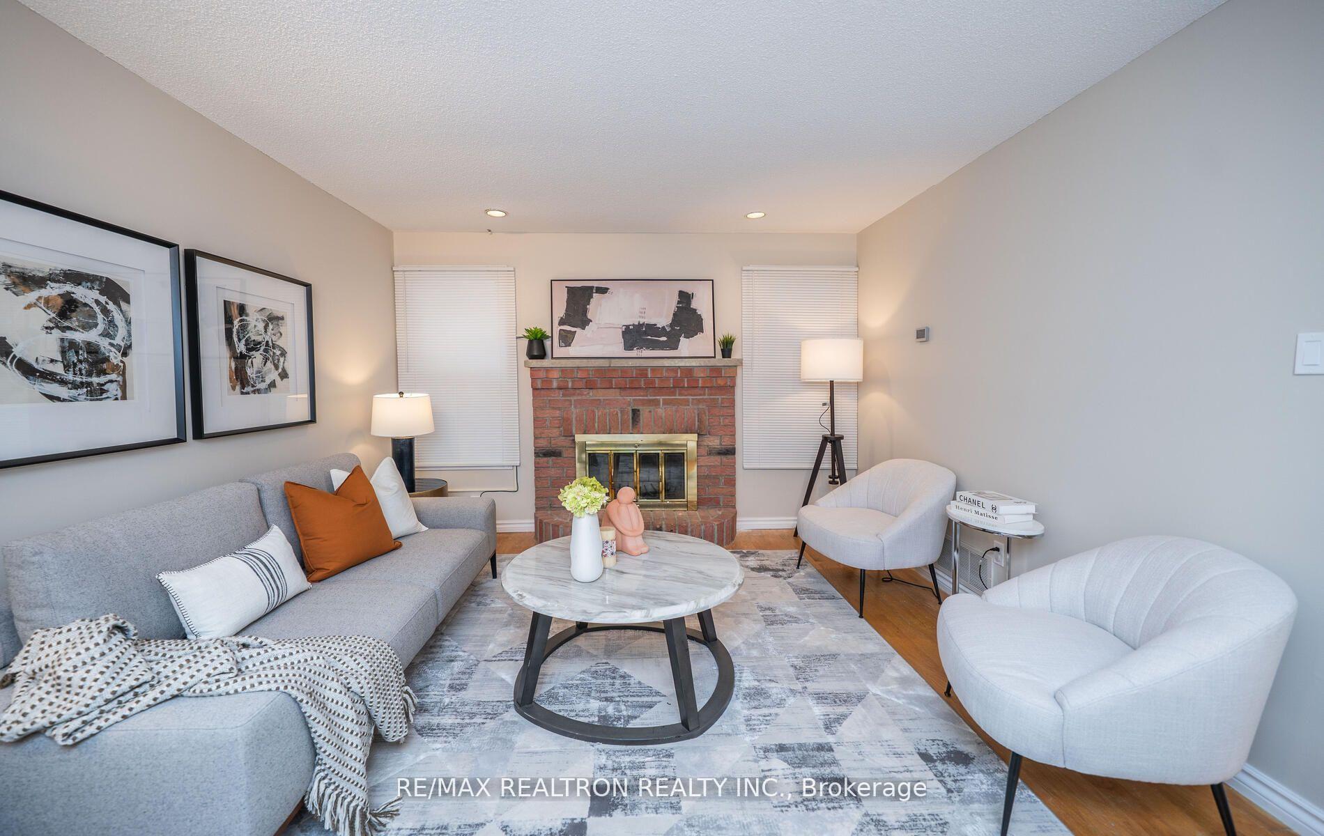 Photo 10 of 100 Gilmore Crescent, Vaughan, Brownridge — HOMEH