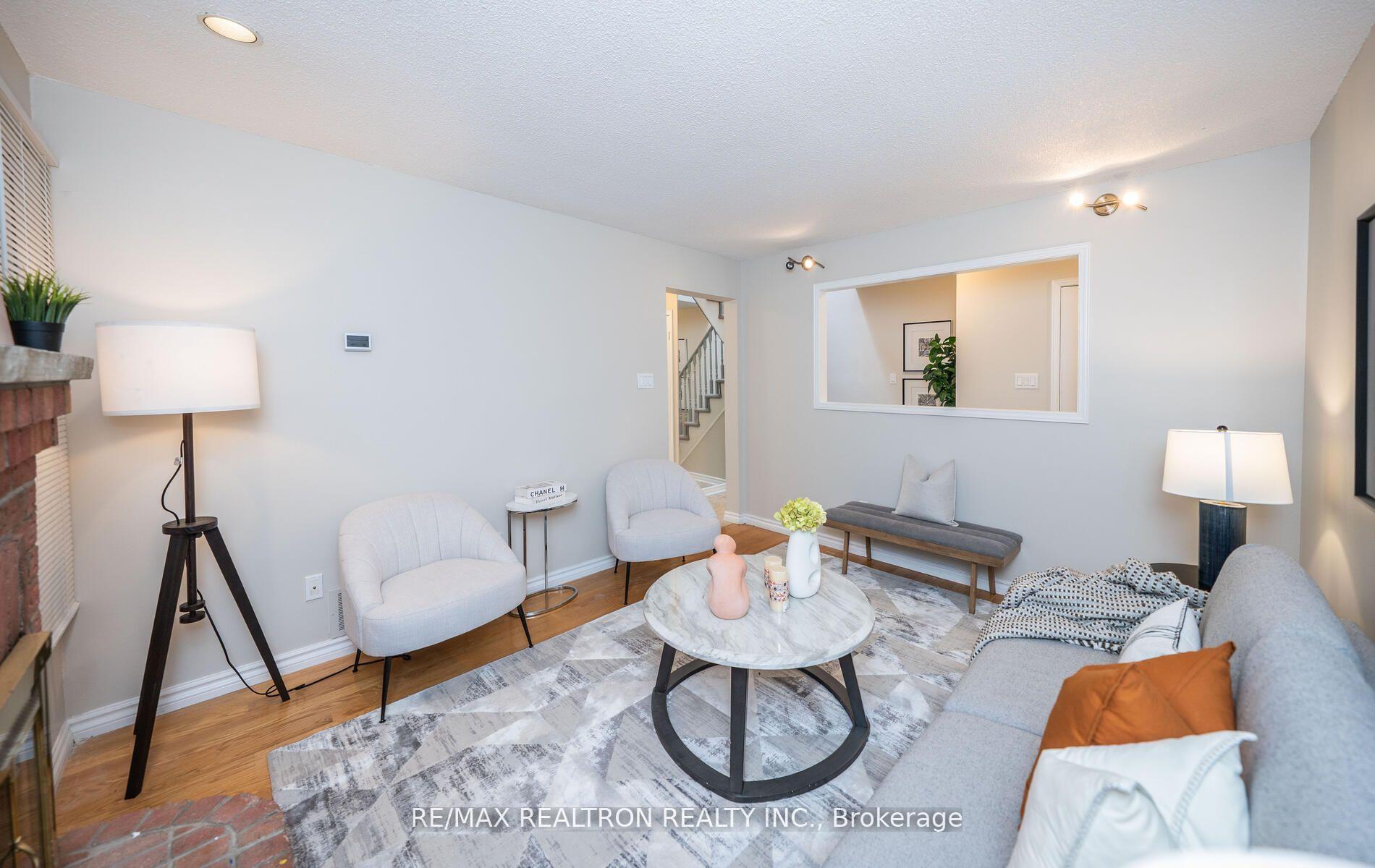 Photo 7 of 100 Gilmore Crescent, Vaughan, Brownridge — HOMEH