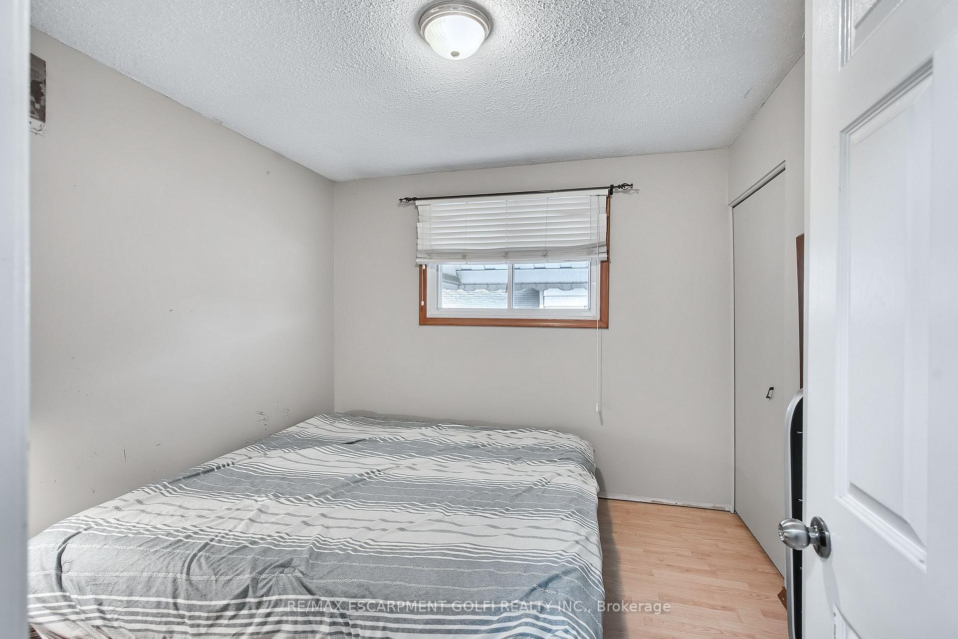 Photo 28 of 419 Queen Victoria Drive, Hamilton, Quinndale — HOMEH
