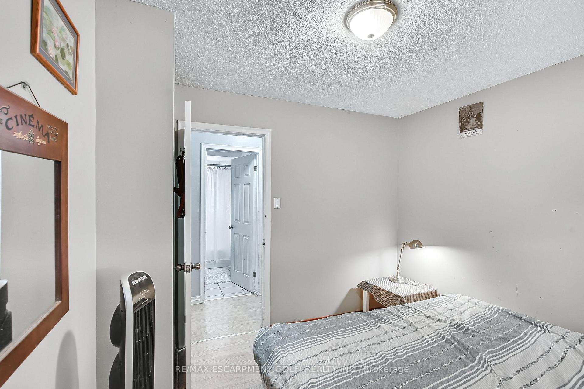 Photo 17 of 419 Queen Victoria Drive, Hamilton, Quinndale — HOMEH