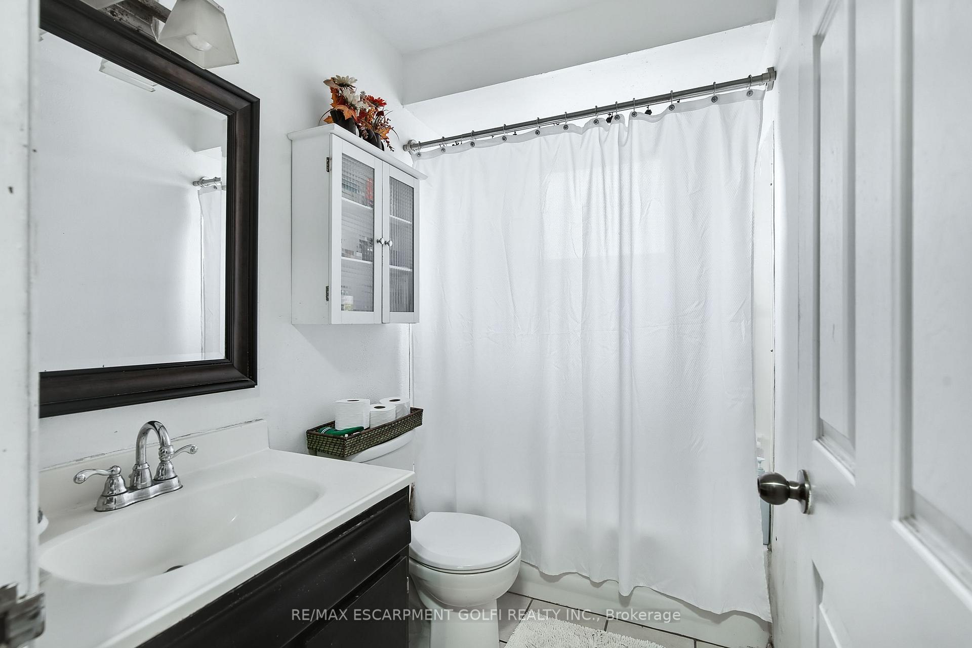 Photo 15 of 419 Queen Victoria Drive, Hamilton, Quinndale — HOMEH