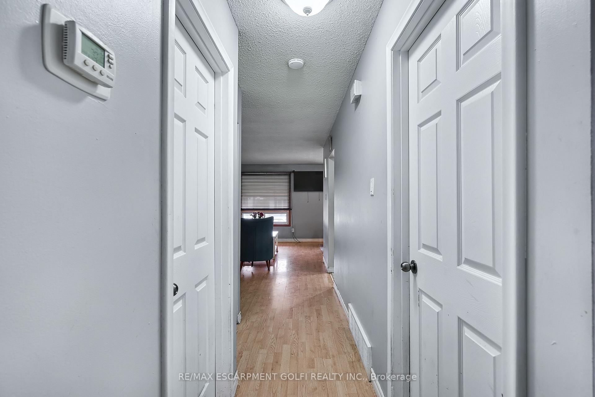Photo 32 of 419 Queen Victoria Drive, Hamilton, Quinndale — HOMEH
