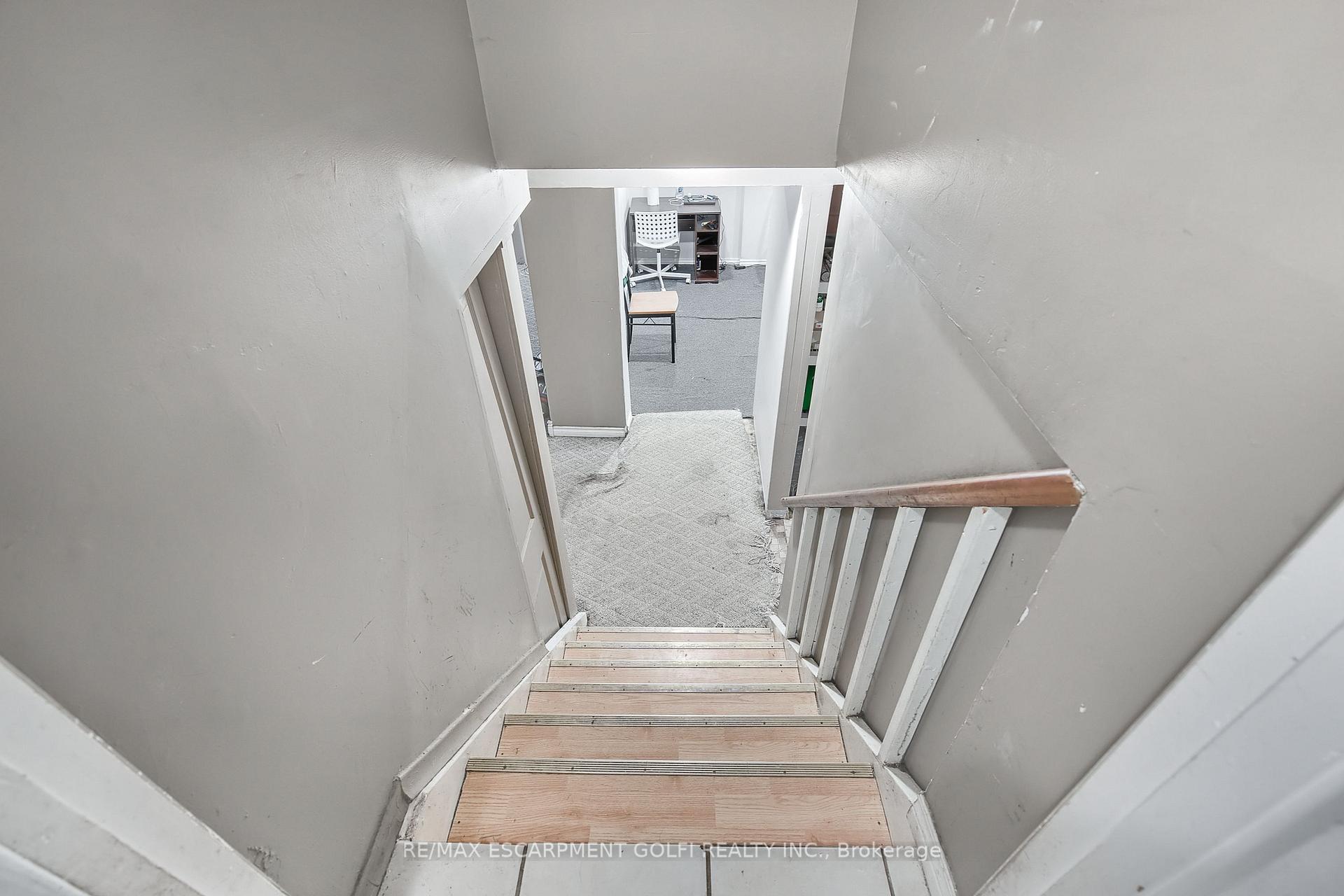 Photo 22 of 419 Queen Victoria Drive, Hamilton, Quinndale — HOMEH