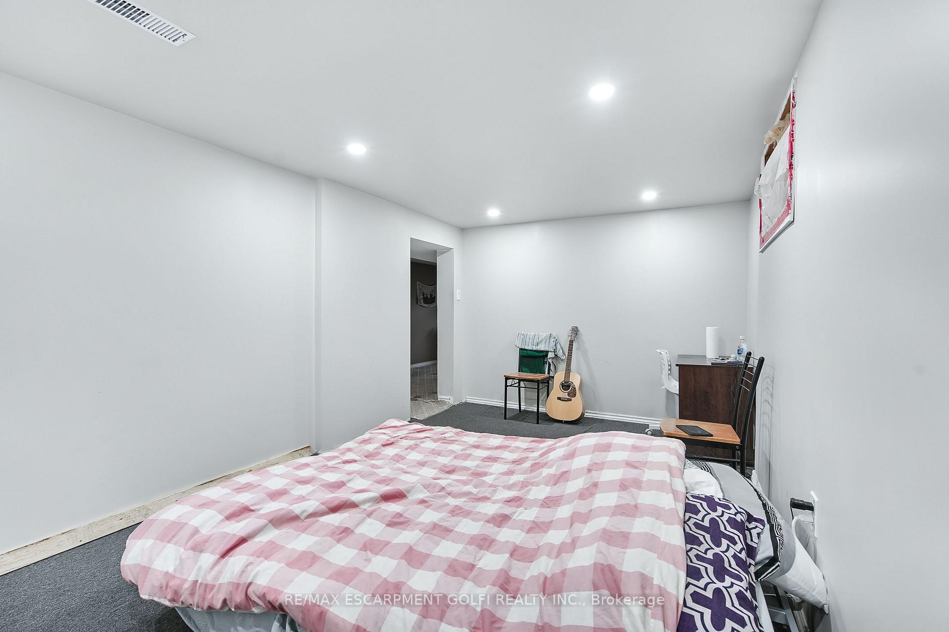 Photo 21 of 419 Queen Victoria Drive, Hamilton, Quinndale — HOMEH