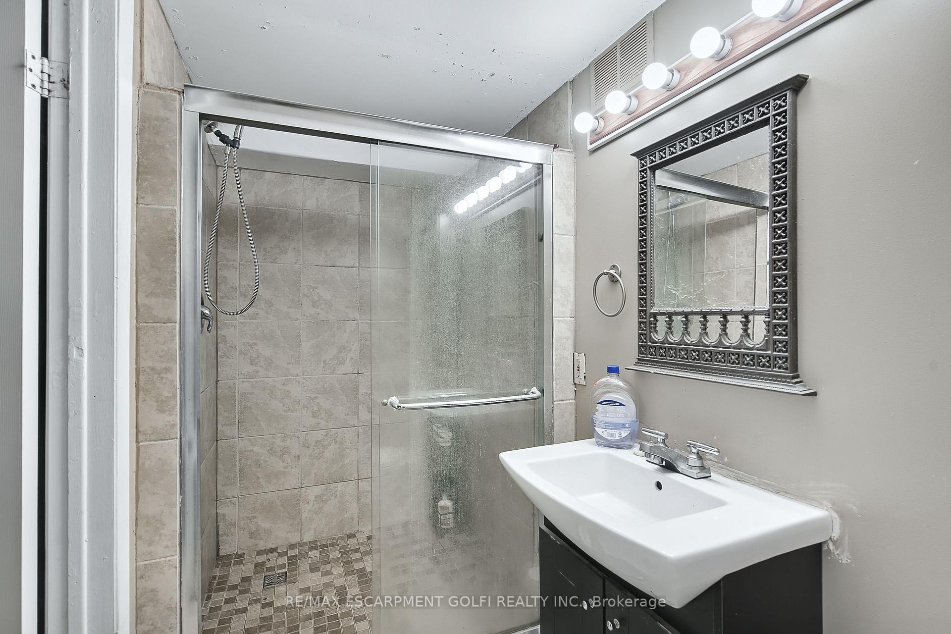 Photo 7 of 419 Queen Victoria Drive, Hamilton, Quinndale — HOMEH
