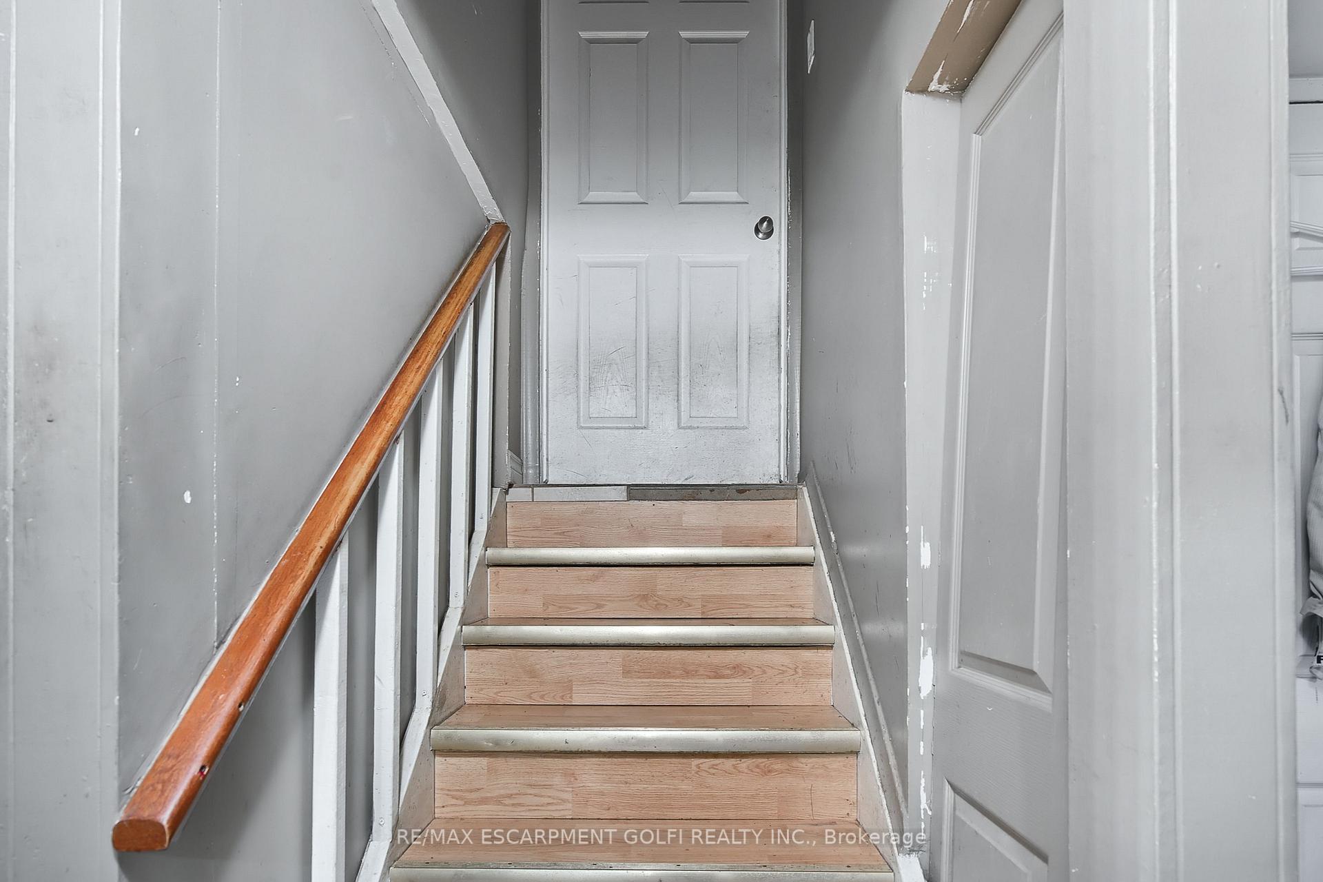 Photo 16 of 419 Queen Victoria Drive, Hamilton, Quinndale — HOMEH