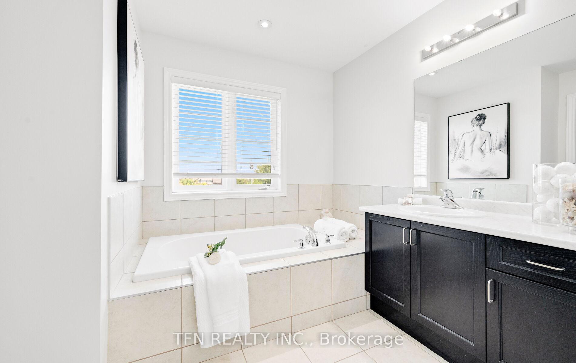 Photo 3 of 46 Lola Crescent, Brampton, Northwest Brampton — HOMEH