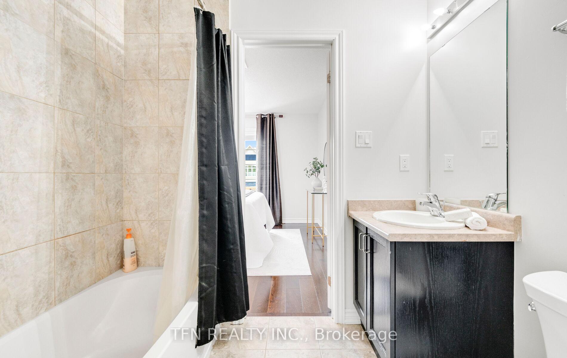 Photo 6 of 46 Lola Crescent, Brampton, Northwest Brampton — HOMEH