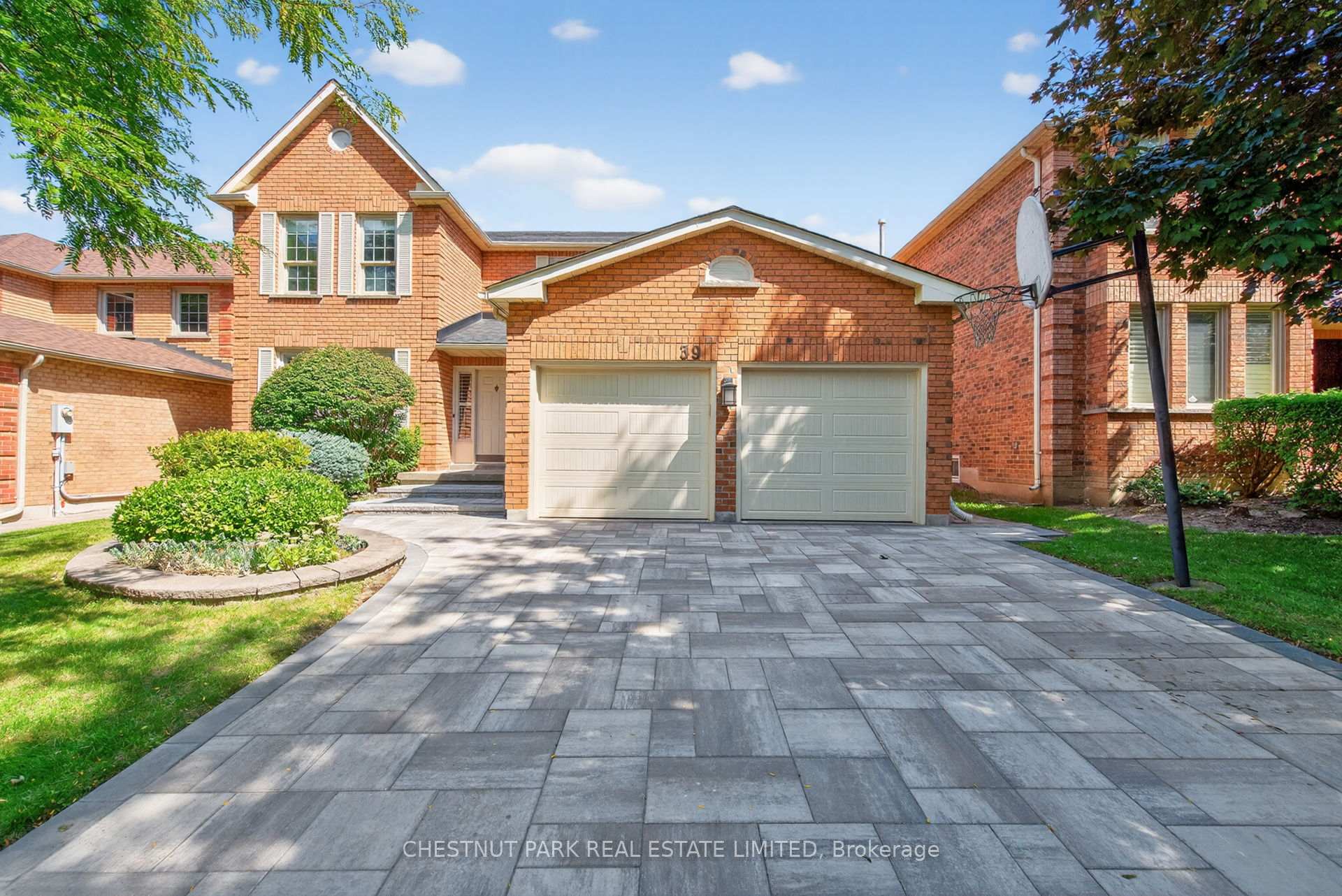 Photo 1 of 39 Newport Square, Vaughan, Uplands — HOMEH