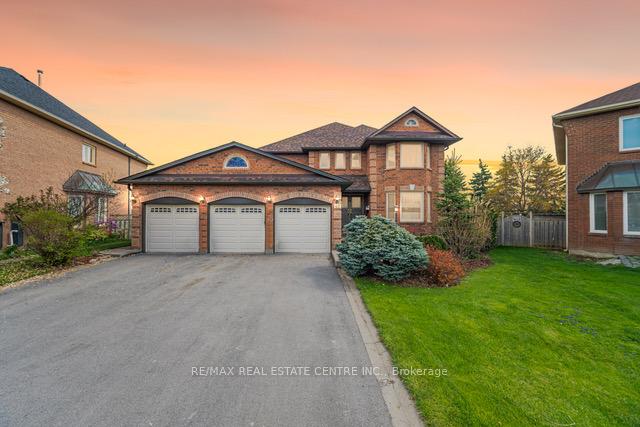Photo 3 of 42 Fernbrook Crescent, Brampton, Snelgrove — HOMEH