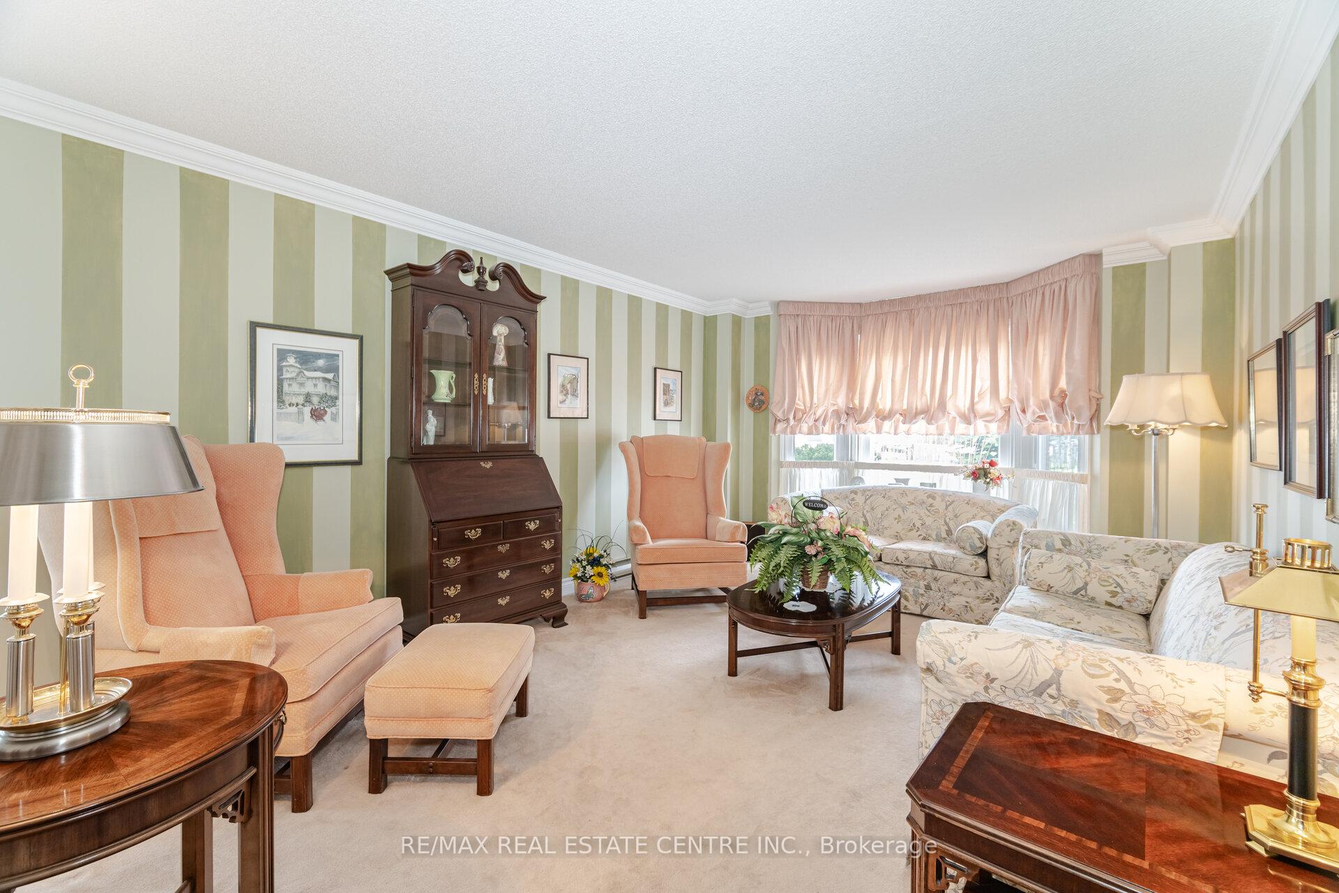 Photo 6 of 42 Fernbrook Crescent, Brampton, Snelgrove — HOMEH