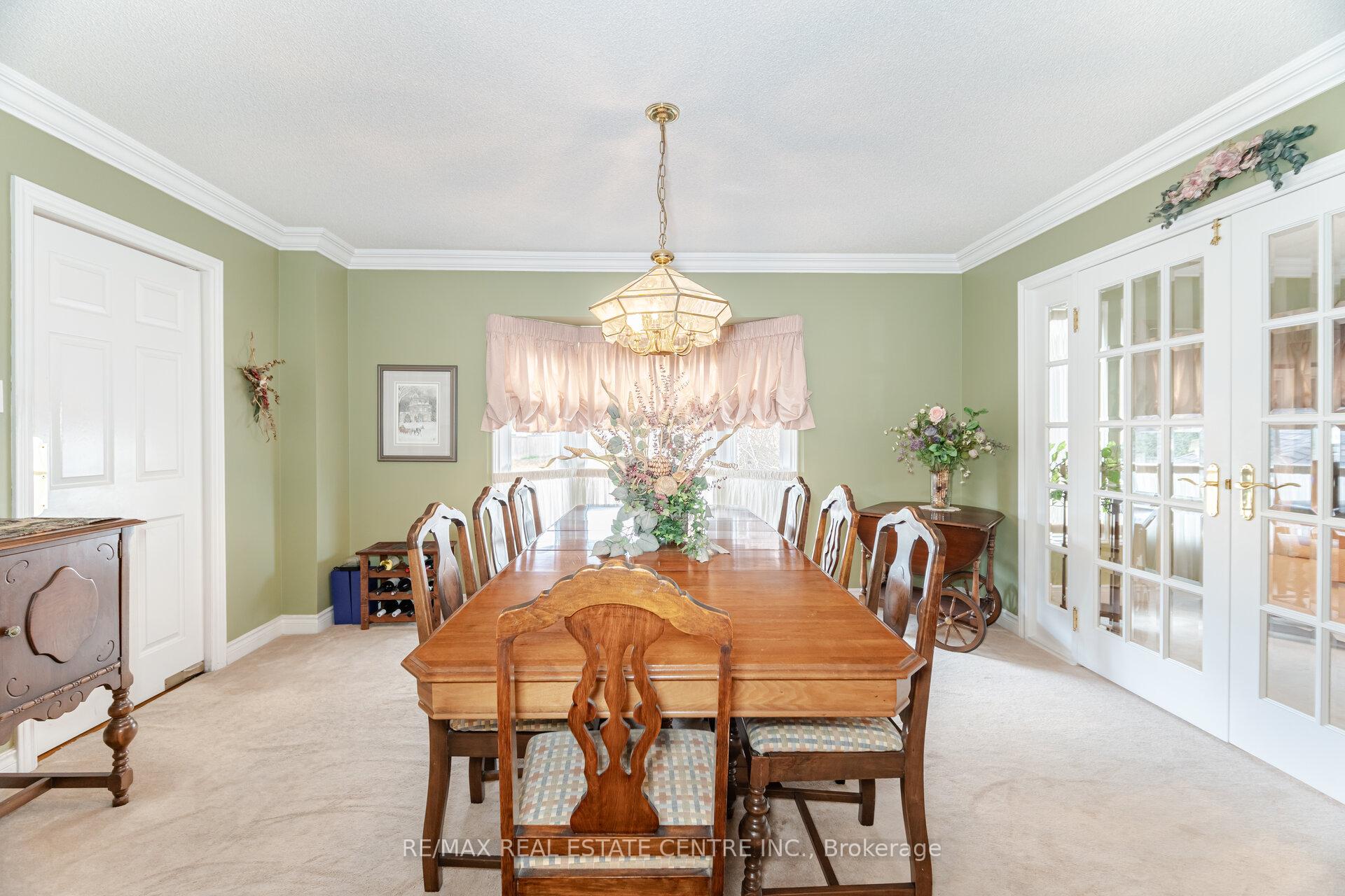Photo 10 of 42 Fernbrook Crescent, Brampton, Snelgrove — HOMEH
