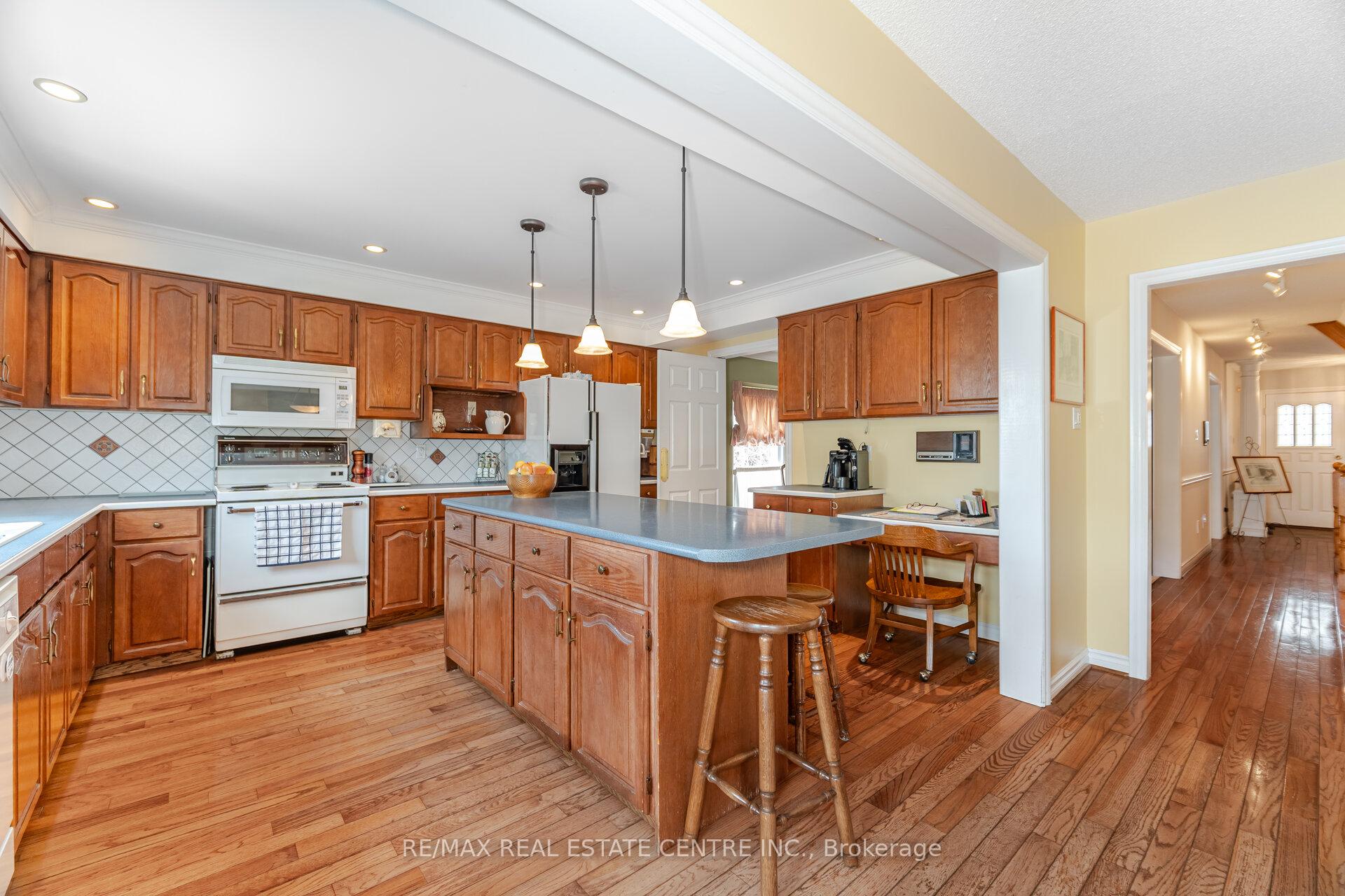 Photo 49 of 42 Fernbrook Crescent, Brampton, Snelgrove — HOMEH