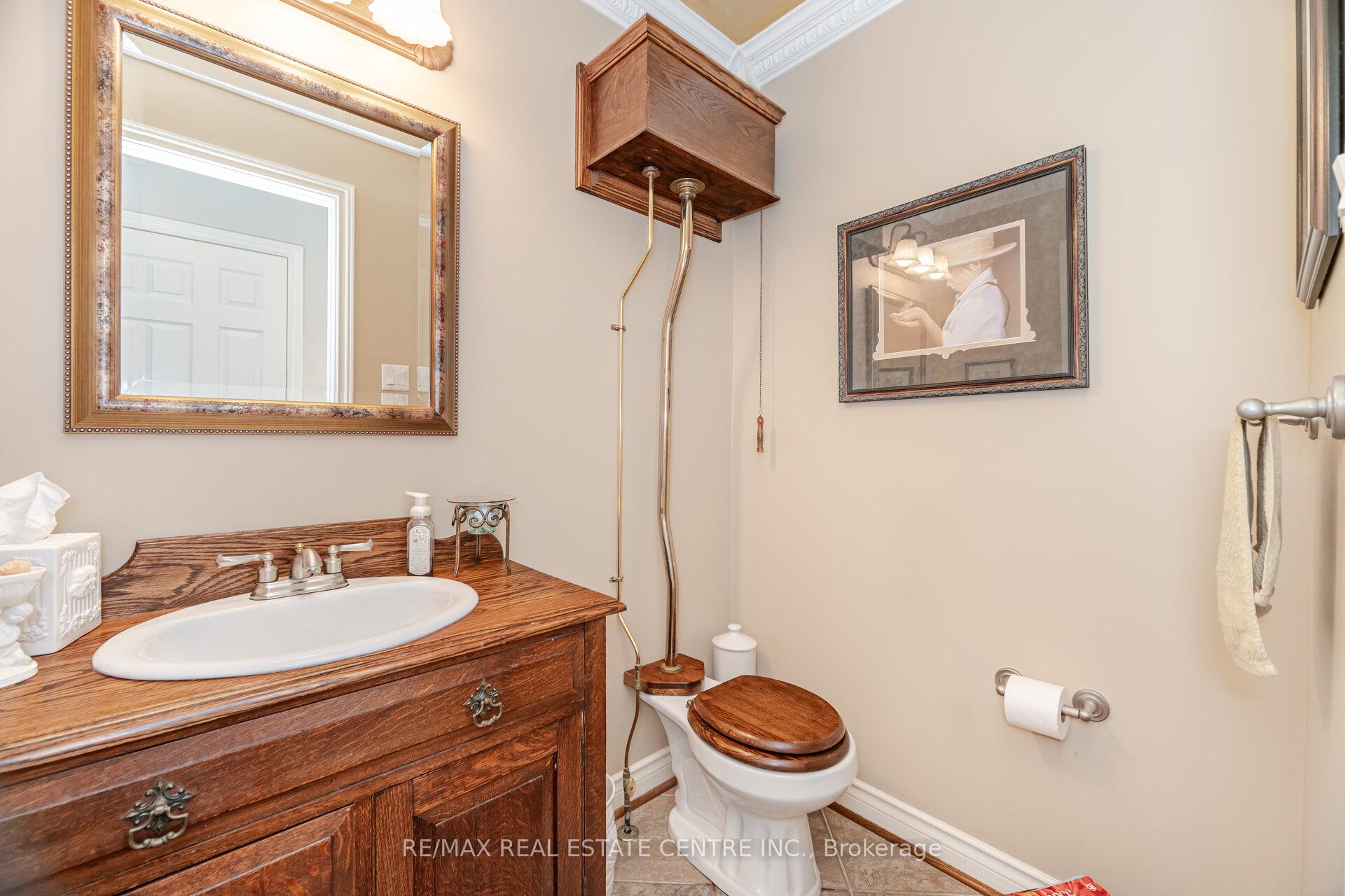 Photo 15 of 42 Fernbrook Crescent, Brampton, Snelgrove — HOMEH
