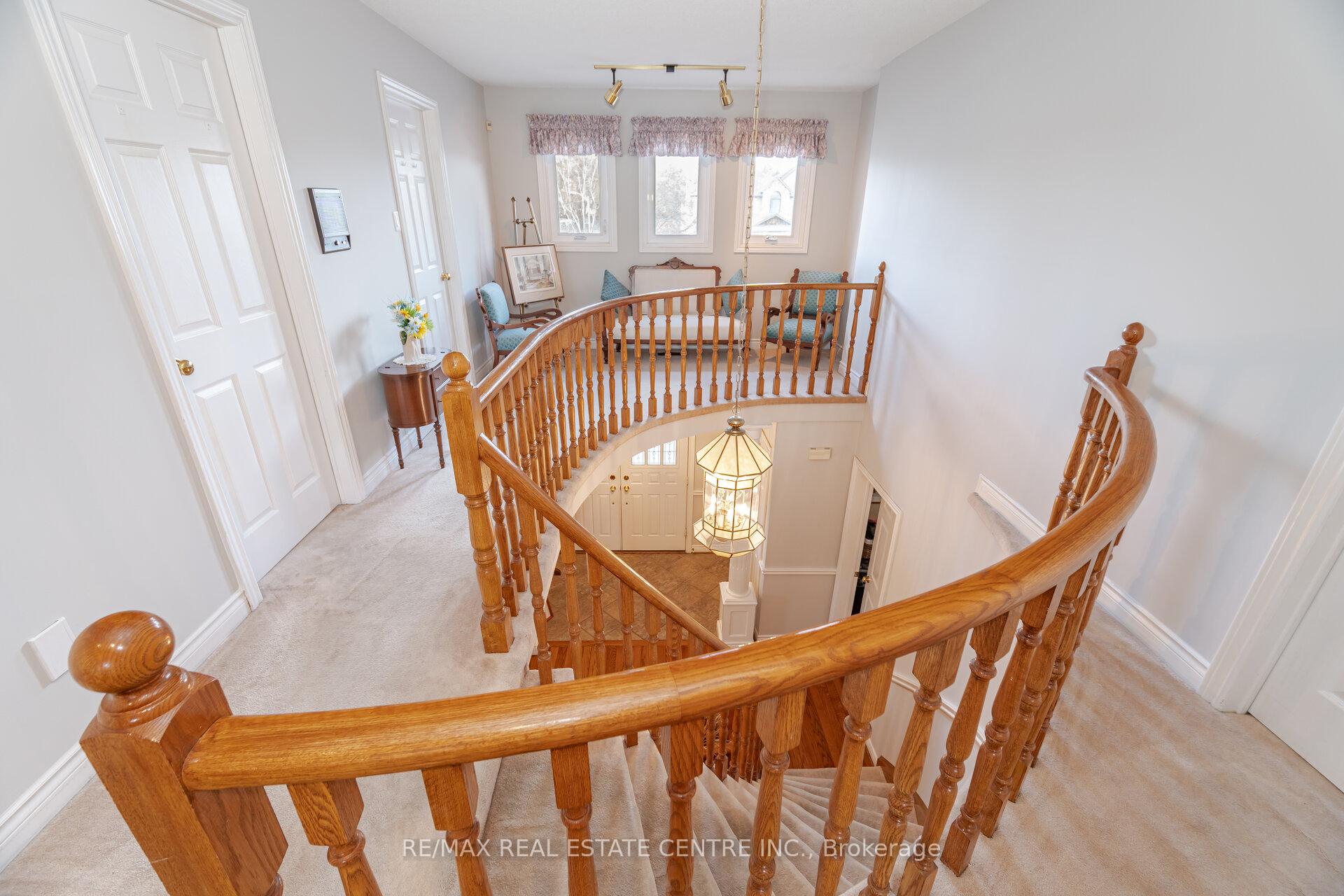 Photo 17 of 42 Fernbrook Crescent, Brampton, Snelgrove — HOMEH