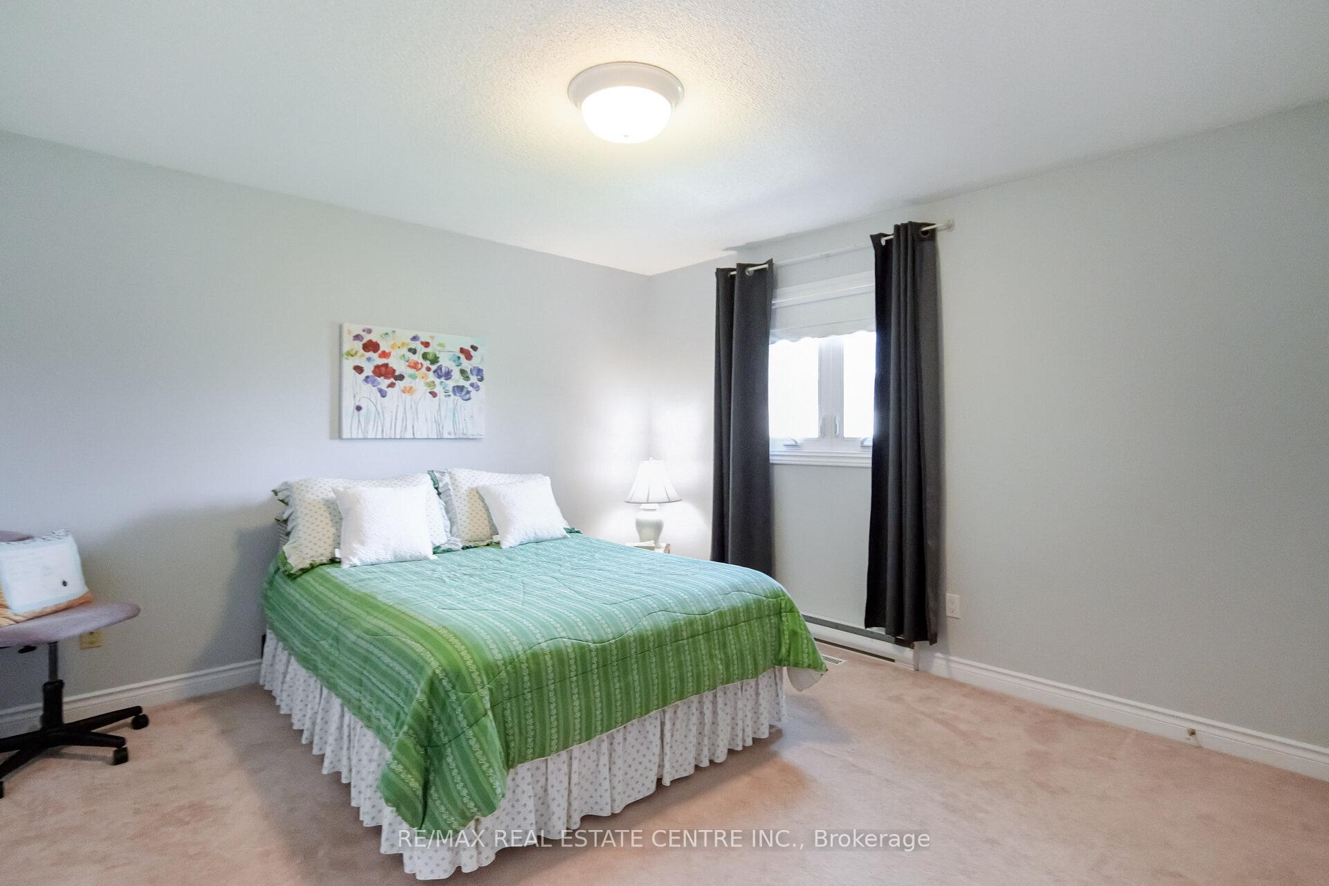 Photo 23 of 42 Fernbrook Crescent, Brampton, Snelgrove — HOMEH