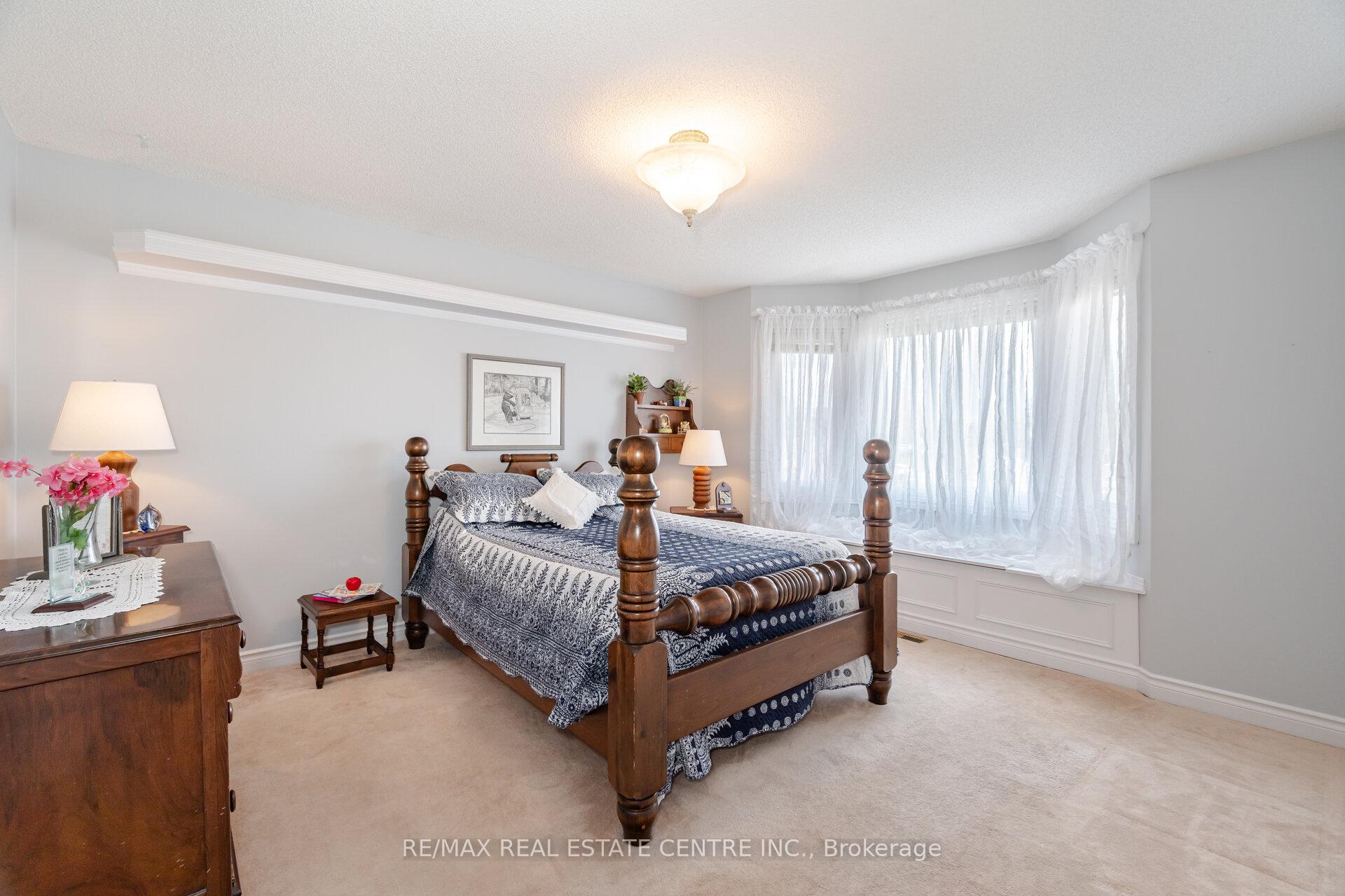 Photo 14 of 42 Fernbrook Crescent, Brampton, Snelgrove — HOMEH