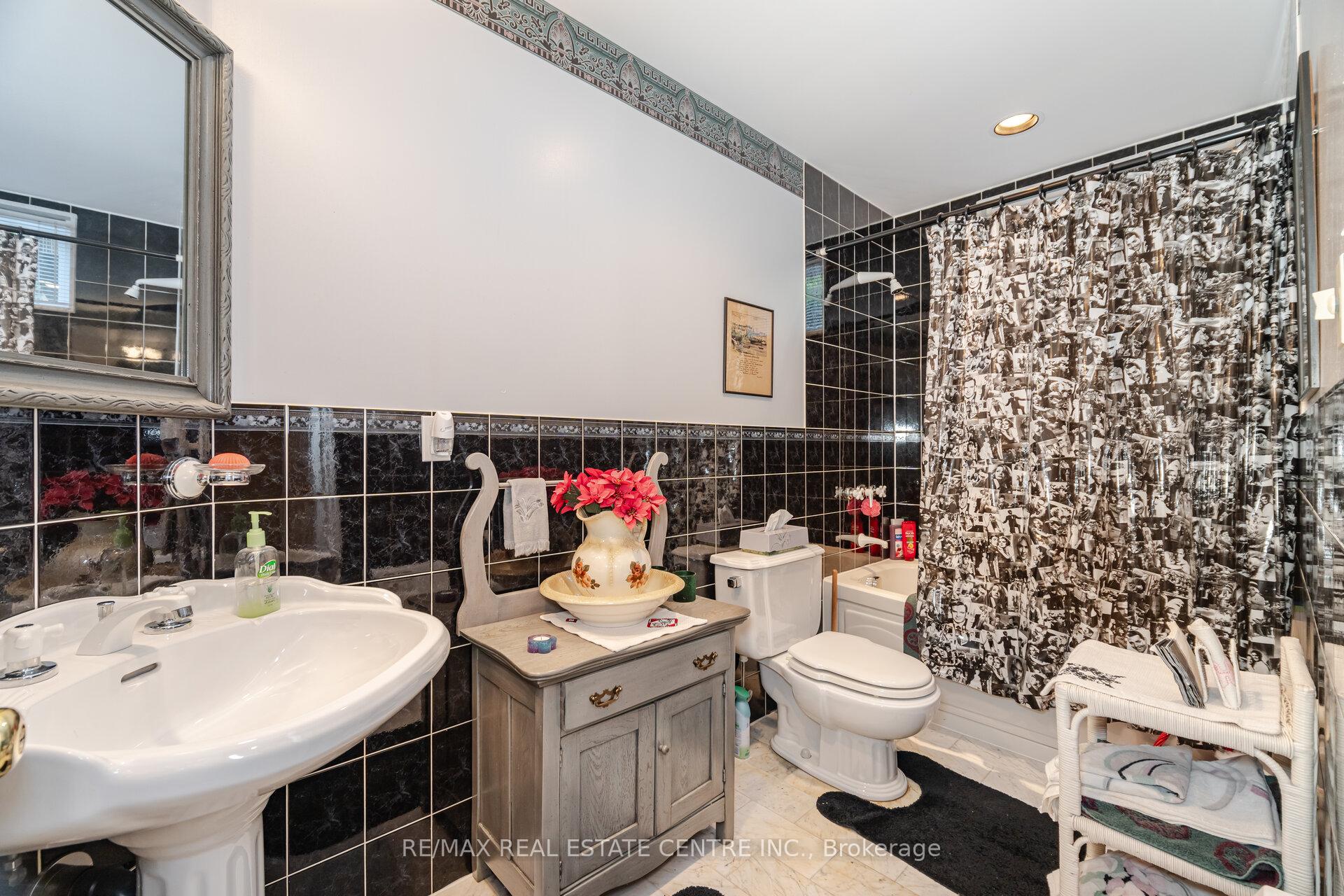 Photo 41 of 42 Fernbrook Crescent, Brampton, Snelgrove — HOMEH