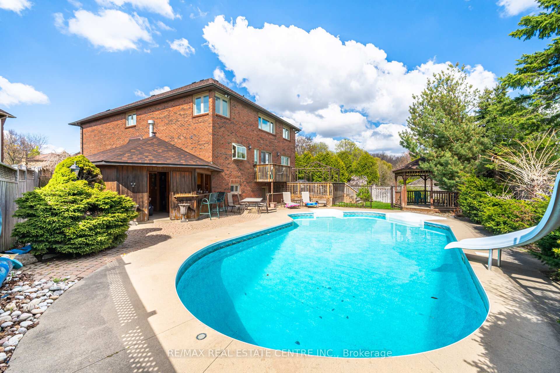 Photo 35 of 42 Fernbrook Crescent, Brampton, Snelgrove — HOMEH