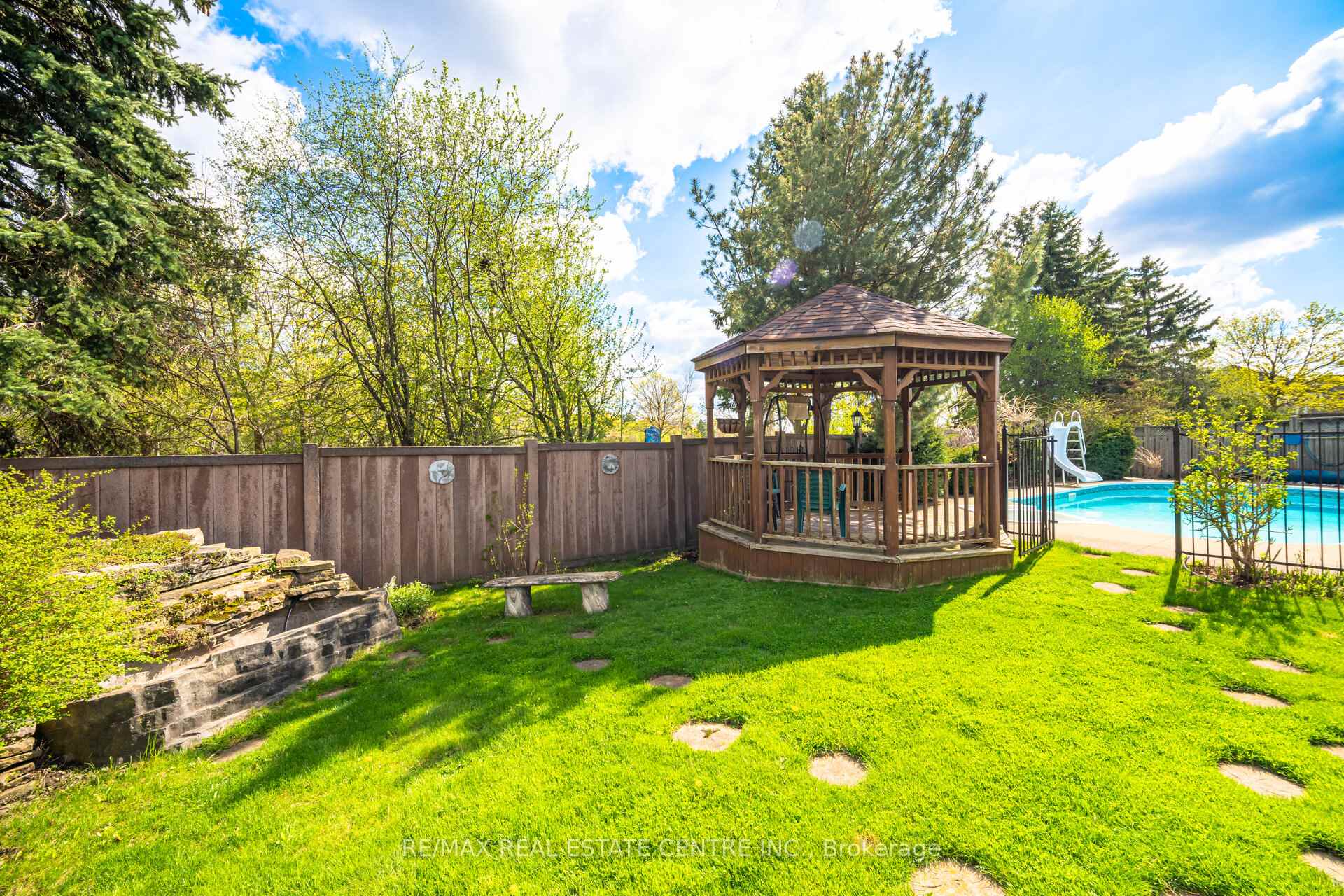 Photo 44 of 42 Fernbrook Crescent, Brampton, Snelgrove — HOMEH