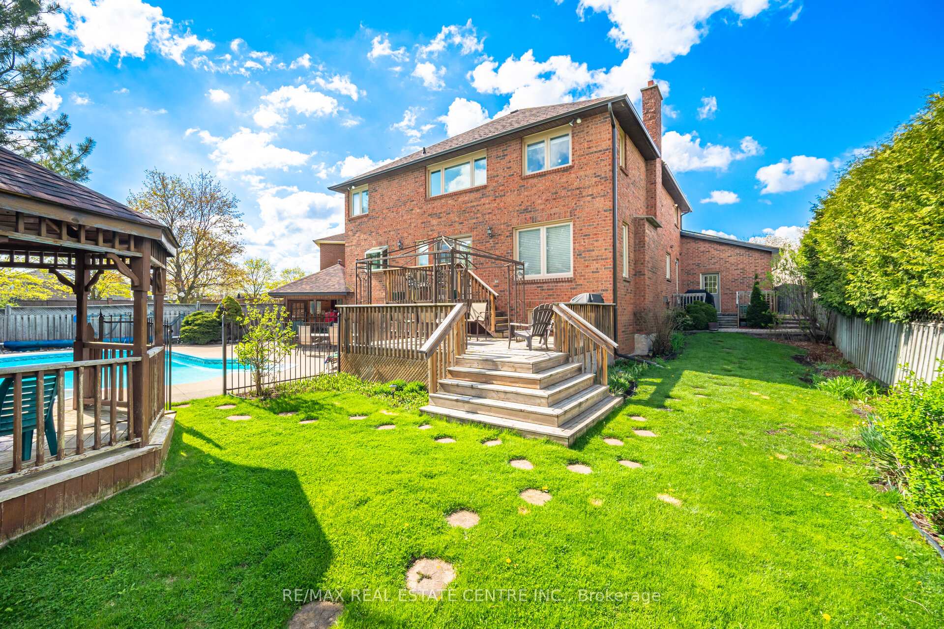 Photo 43 of 42 Fernbrook Crescent, Brampton, Snelgrove — HOMEH