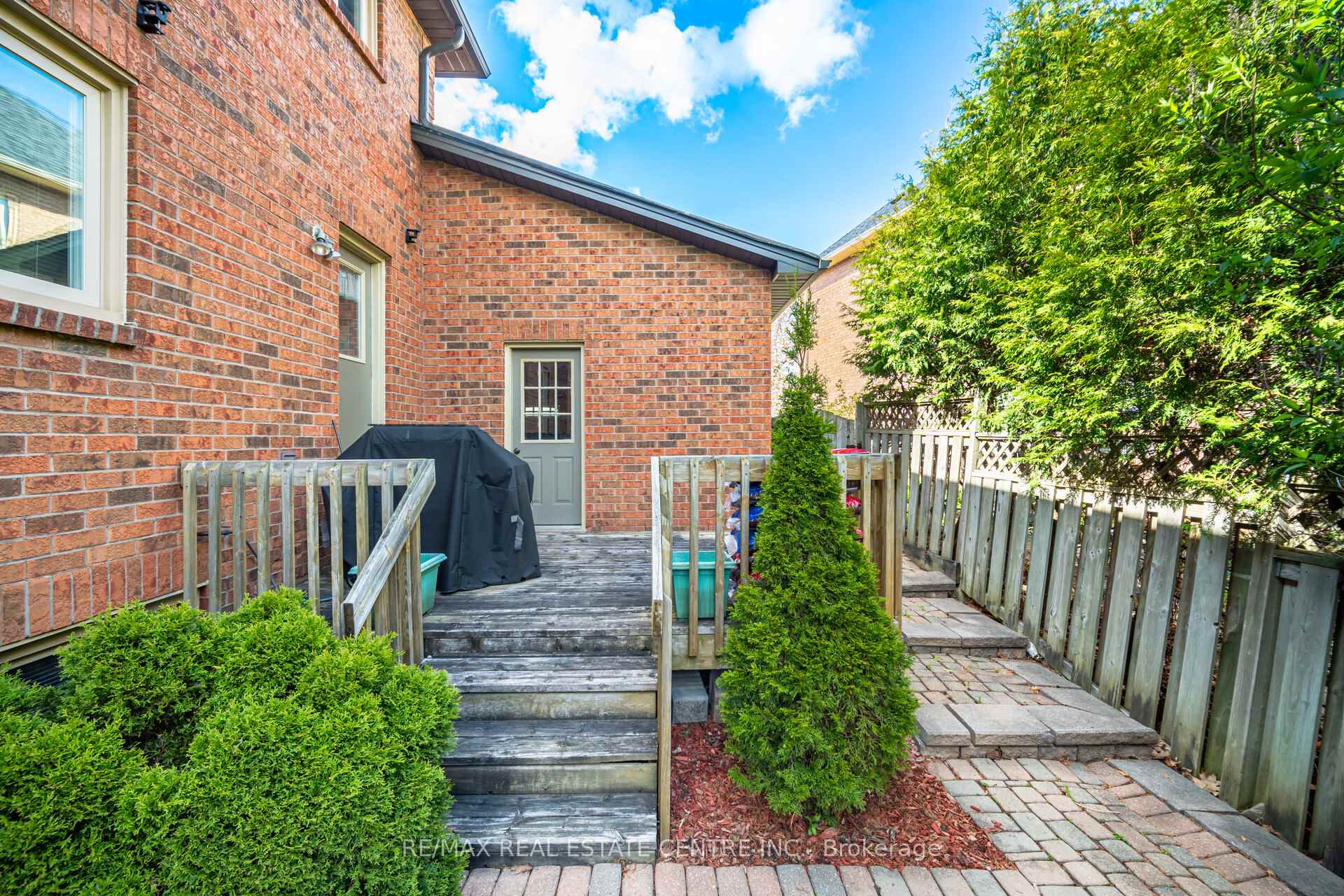 Photo 45 of 42 Fernbrook Crescent, Brampton, Snelgrove — HOMEH