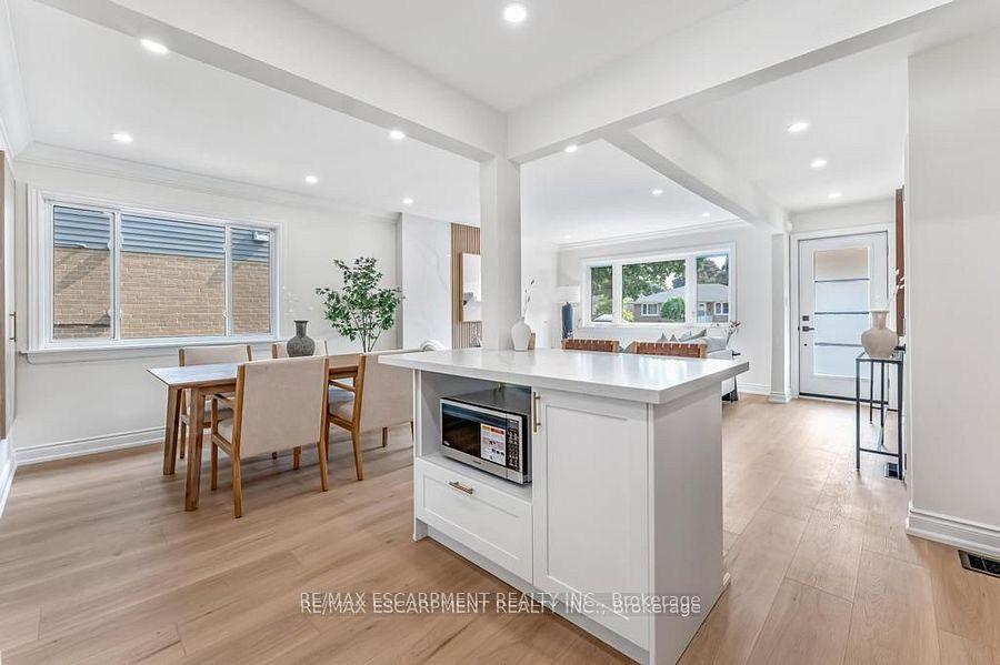 Photo 5 of 48 Ferrara Street, Hamilton, Huntington — HOMEH