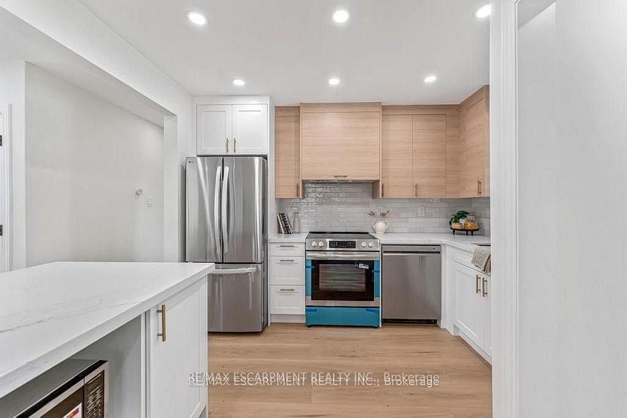 Photo 8 of 48 Ferrara Street, Hamilton, Huntington — HOMEH