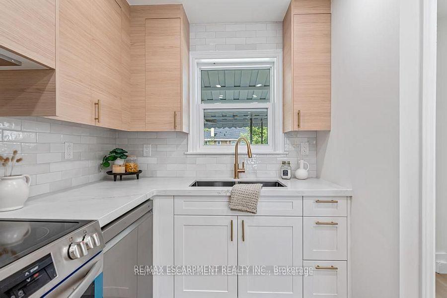 Photo 9 of 48 Ferrara Street, Hamilton, Huntington — HOMEH