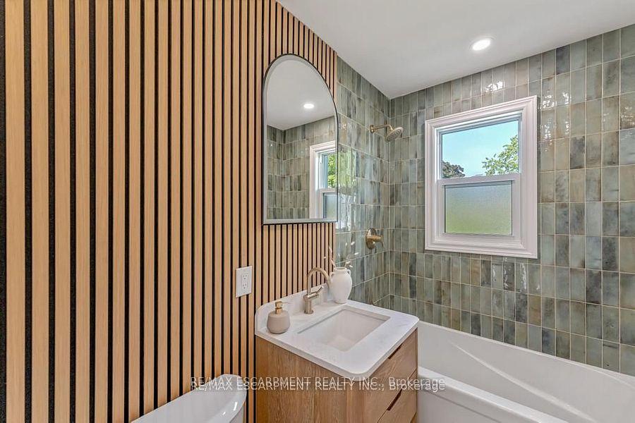 Photo 25 of 48 Ferrara Street, Hamilton, Huntington — HOMEH