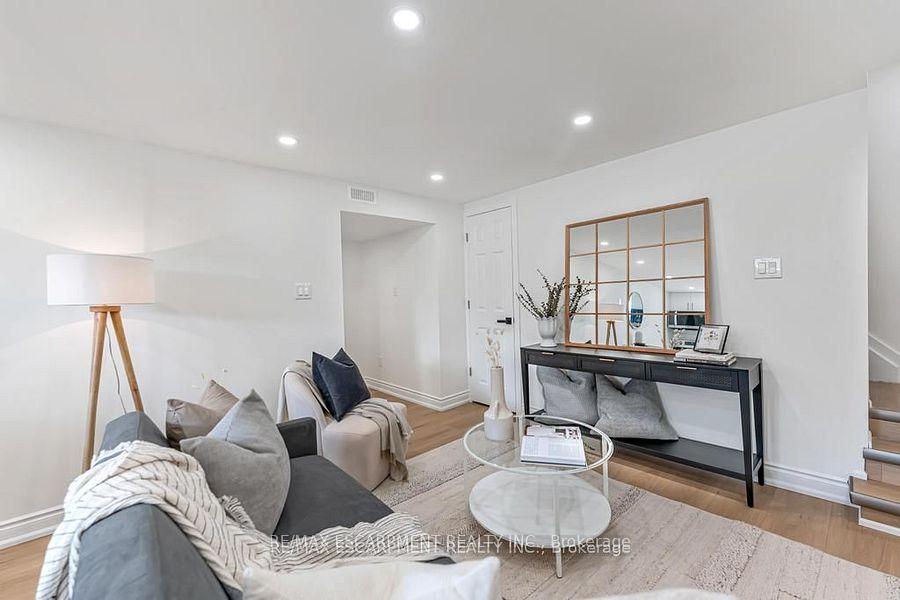 Photo 12 of 48 Ferrara Street, Hamilton, Huntington — HOMEH
