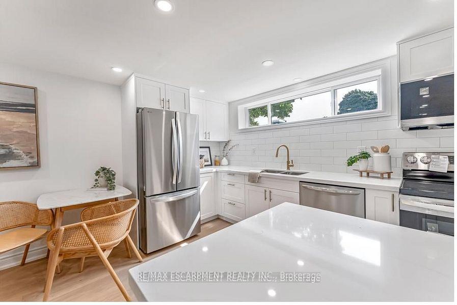 Photo 16 of 48 Ferrara Street, Hamilton, Huntington — HOMEH