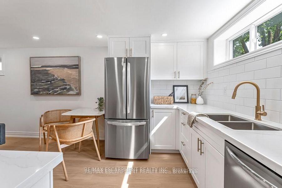 Photo 18 of 48 Ferrara Street, Hamilton, Huntington — HOMEH