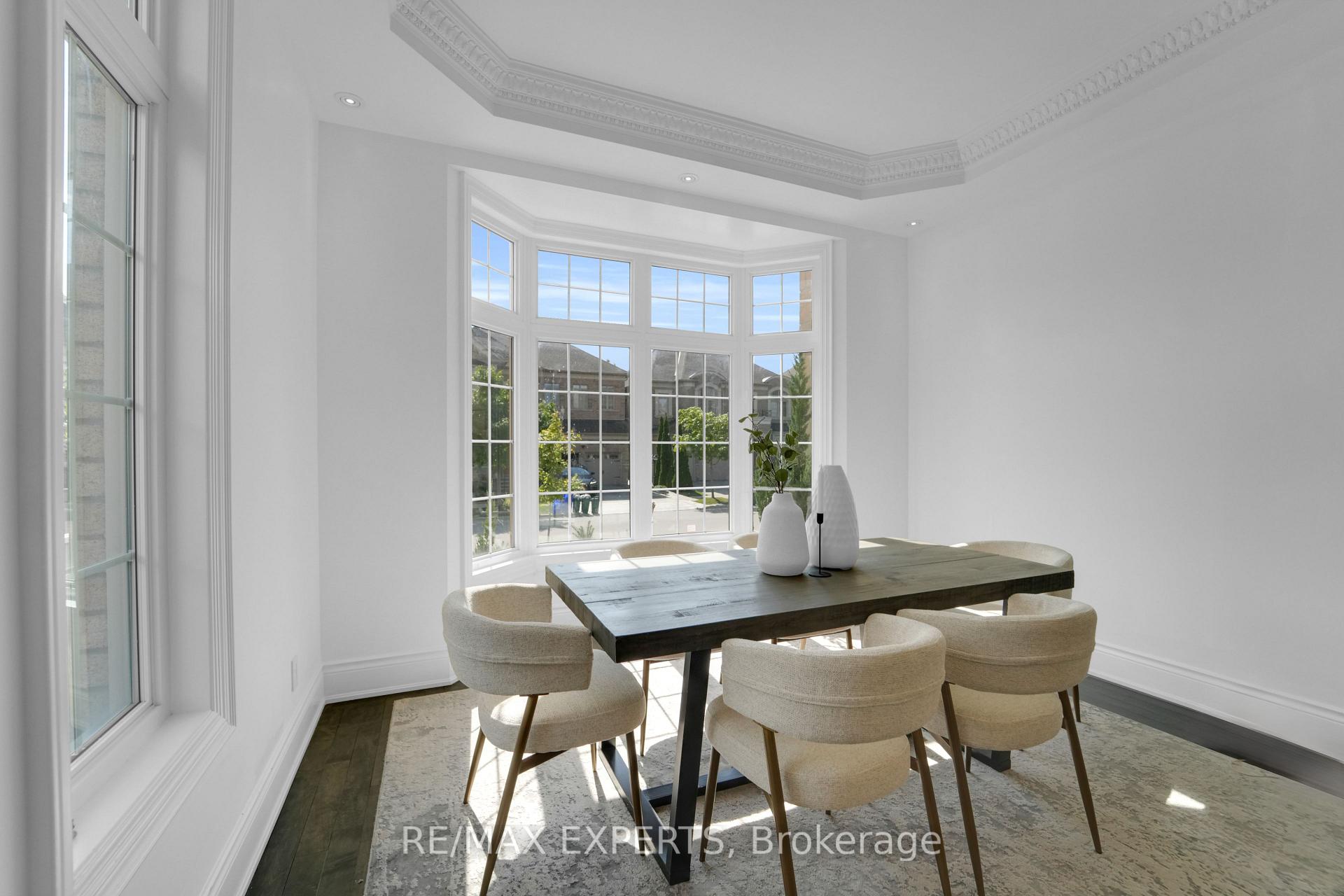 Photo 4 of 180 Orleans Circle, Vaughan, Vellore Village — HOMEH
