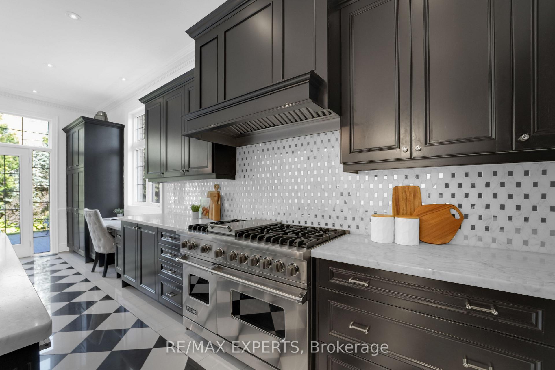 Photo 12 of 180 Orleans Circle, Vaughan, Vellore Village — HOMEH