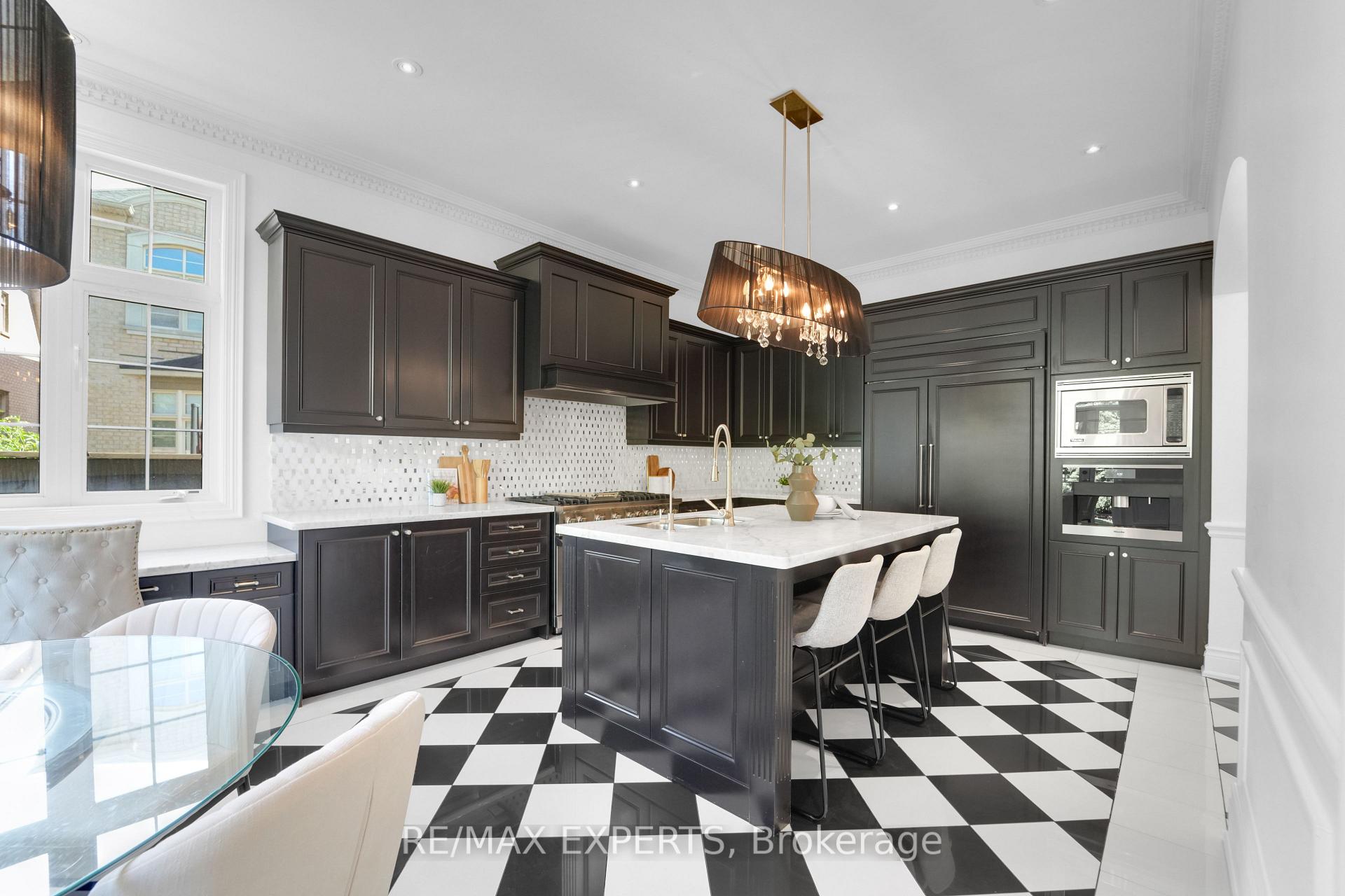 Photo 7 of 180 Orleans Circle, Vaughan, Vellore Village — HOMEH