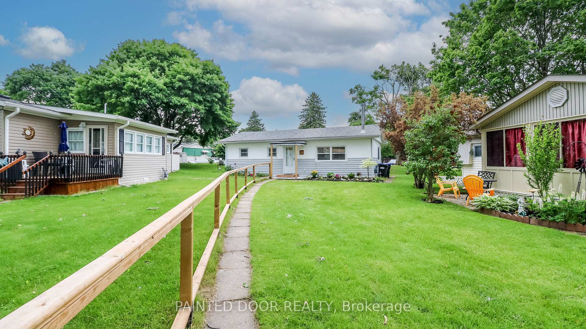 Photo 1 of 45 Hawthorne Drive, Innisfil, Rural Innisfil — HOMEH