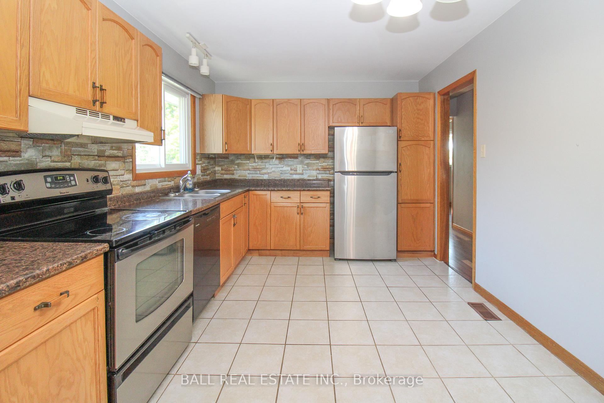 Photo 4 of 885 Stewart Drive, Peterborough, Ashburnham Ward 4 — HOMEH