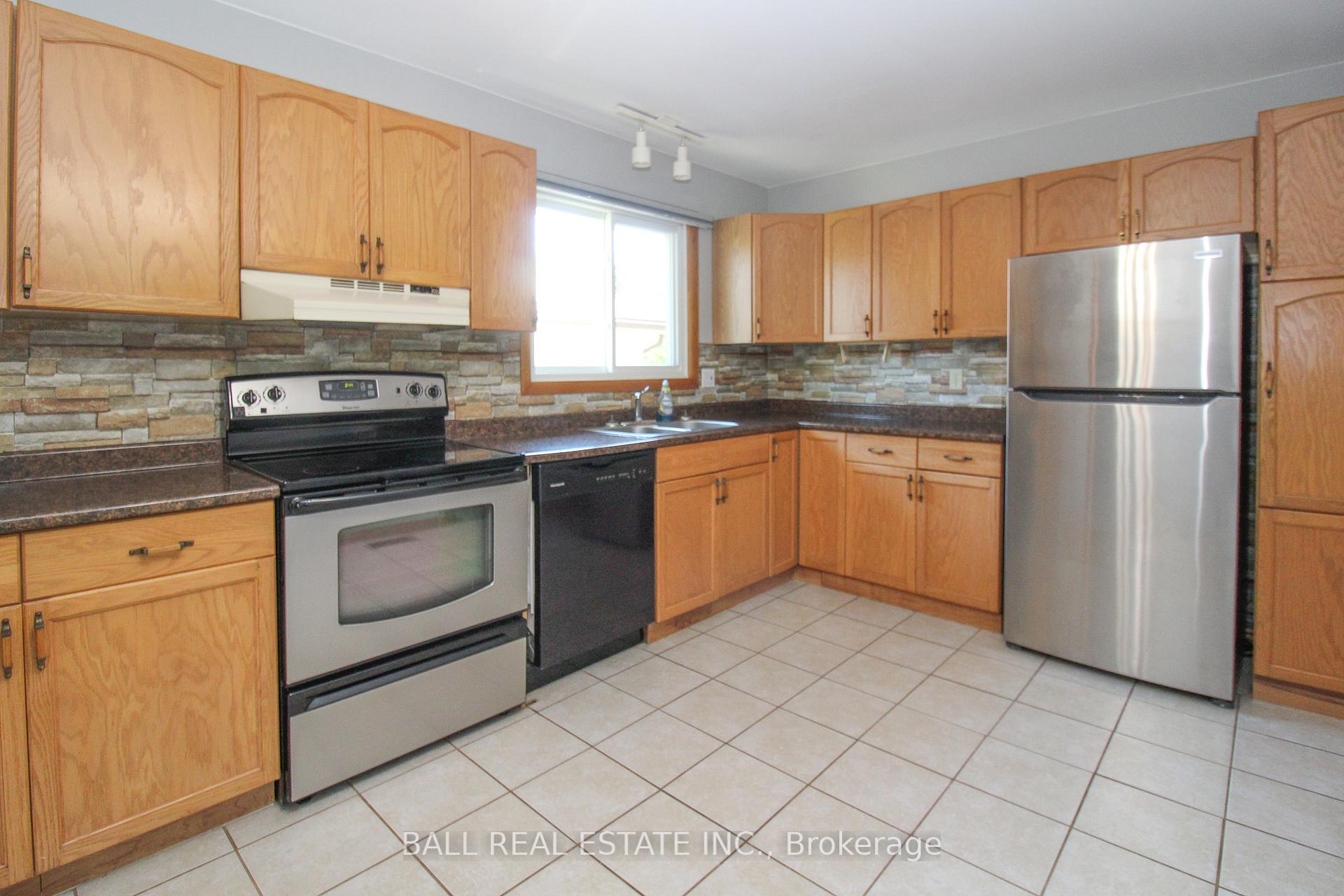 Photo 6 of 885 Stewart Drive, Peterborough, Ashburnham Ward 4 — HOMEH