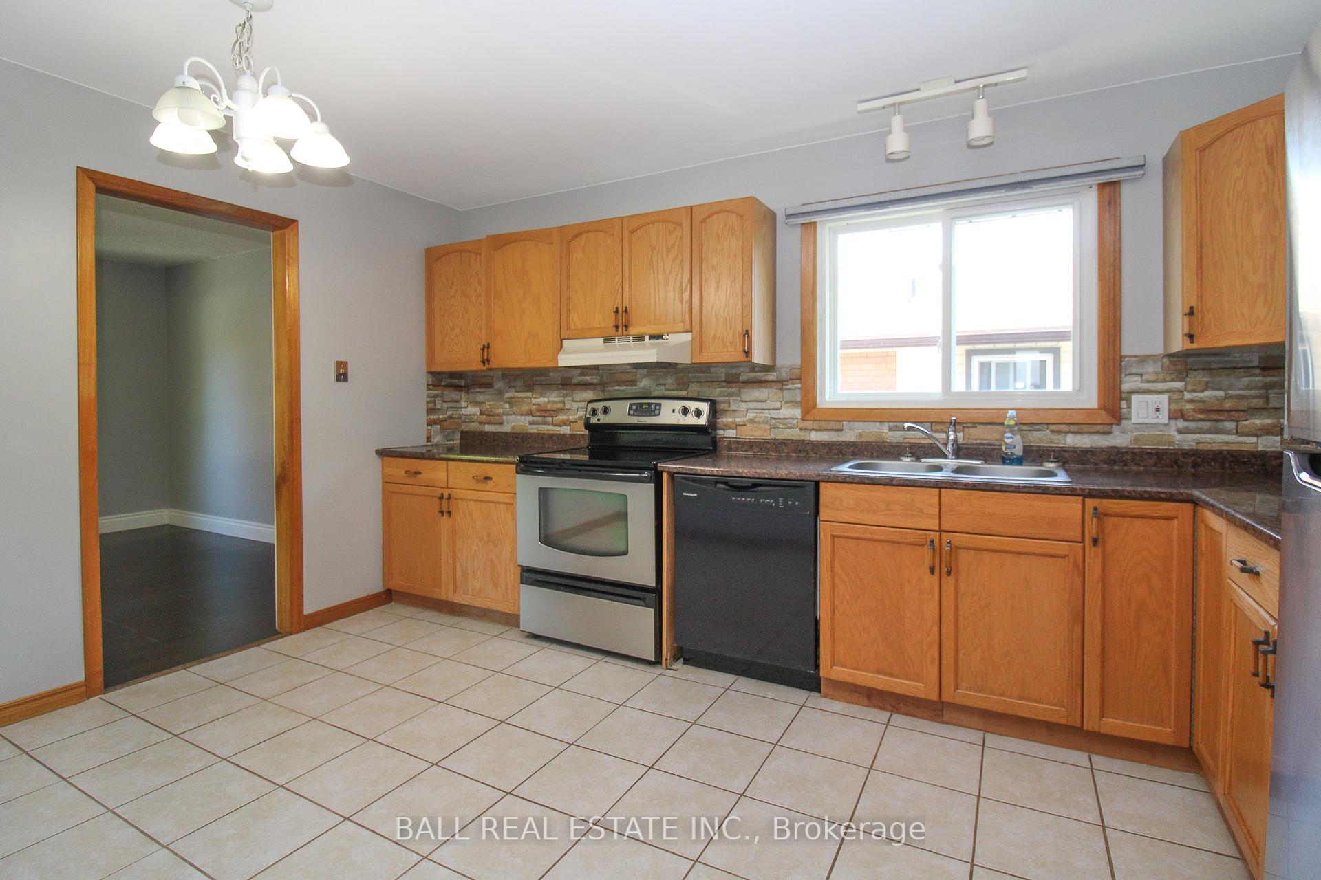 Photo 7 of 885 Stewart Drive, Peterborough, Ashburnham Ward 4 — HOMEH